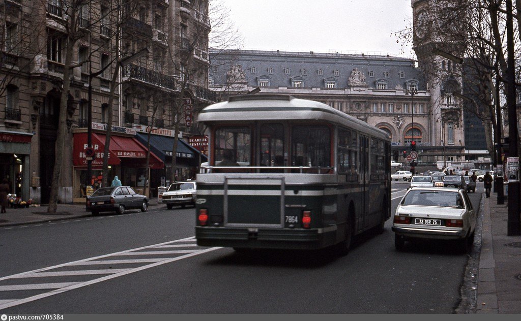 Dans les rues de. Paris 1981. Rue le dodge. Париж 1978 фото города. Париж Лион 1981 год фото.