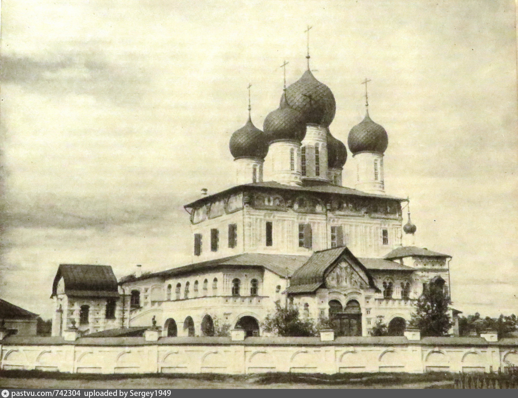 Воскресенская великий. Тутаев Воскресенский собор Графика. Воскресенский собор Тутаев картины. Воскресенский собор 1681. Белоногов Воскресенский собор.