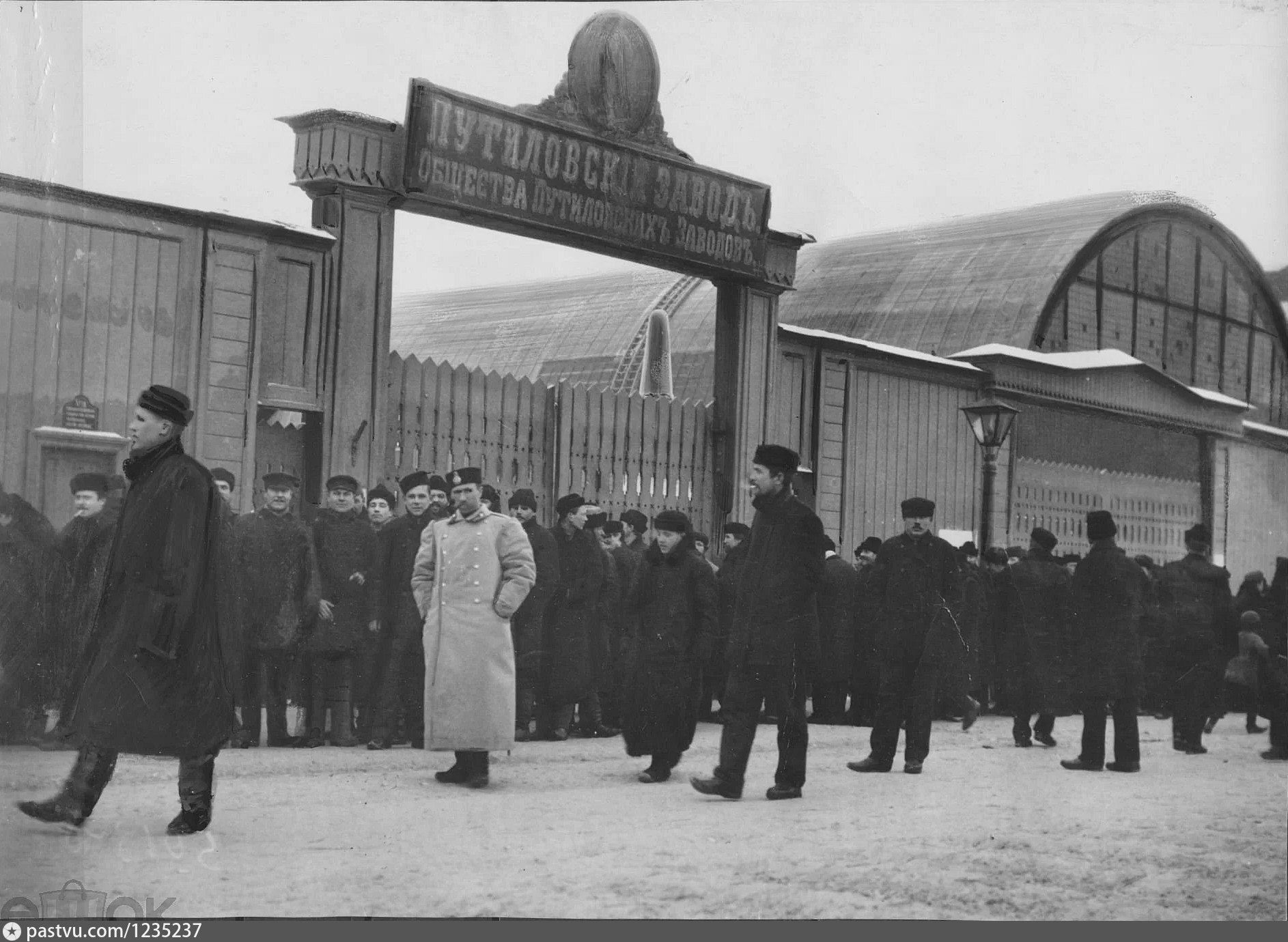 12 февраля рабочий. Путиловский завод 1905 год. Стачка на Путиловском заводе 1905. Забастовка на Путиловском заводе 1905. Путиловский завод 1917.