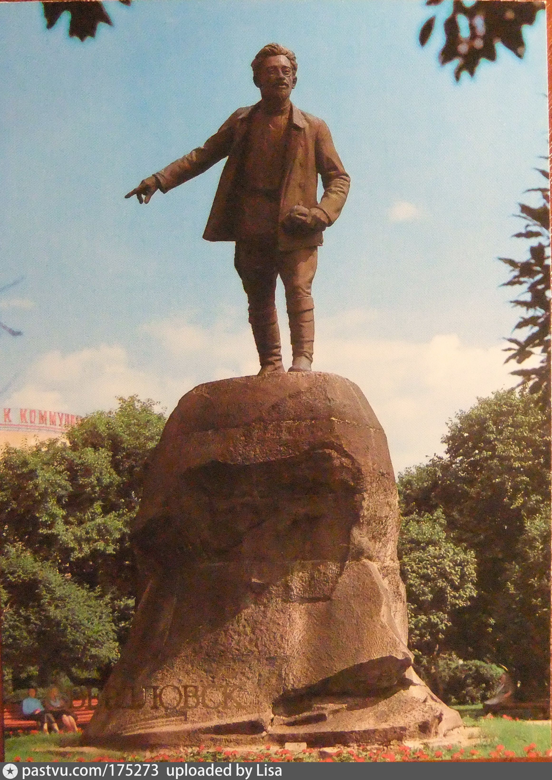 памятник свердлову в москве на площади свердлова