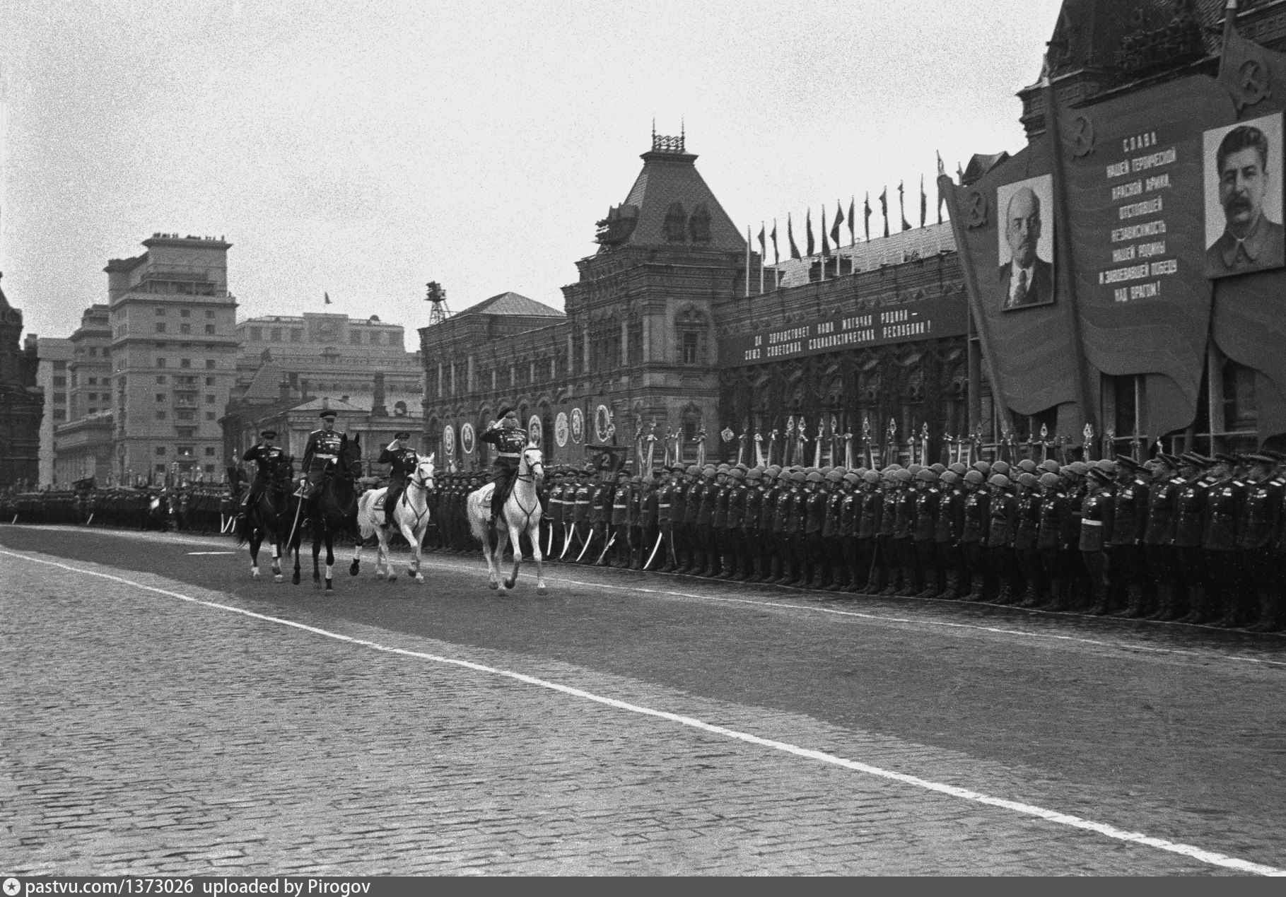 Парад 1945 года. 24 Июня 1945 года в Москве состоялся парад Победы. Парад 24 июня 1945 года в Москве на красной площади. Парад Победы в Москве 1945 Жуков. Парад Победы 1945г на красной площади.