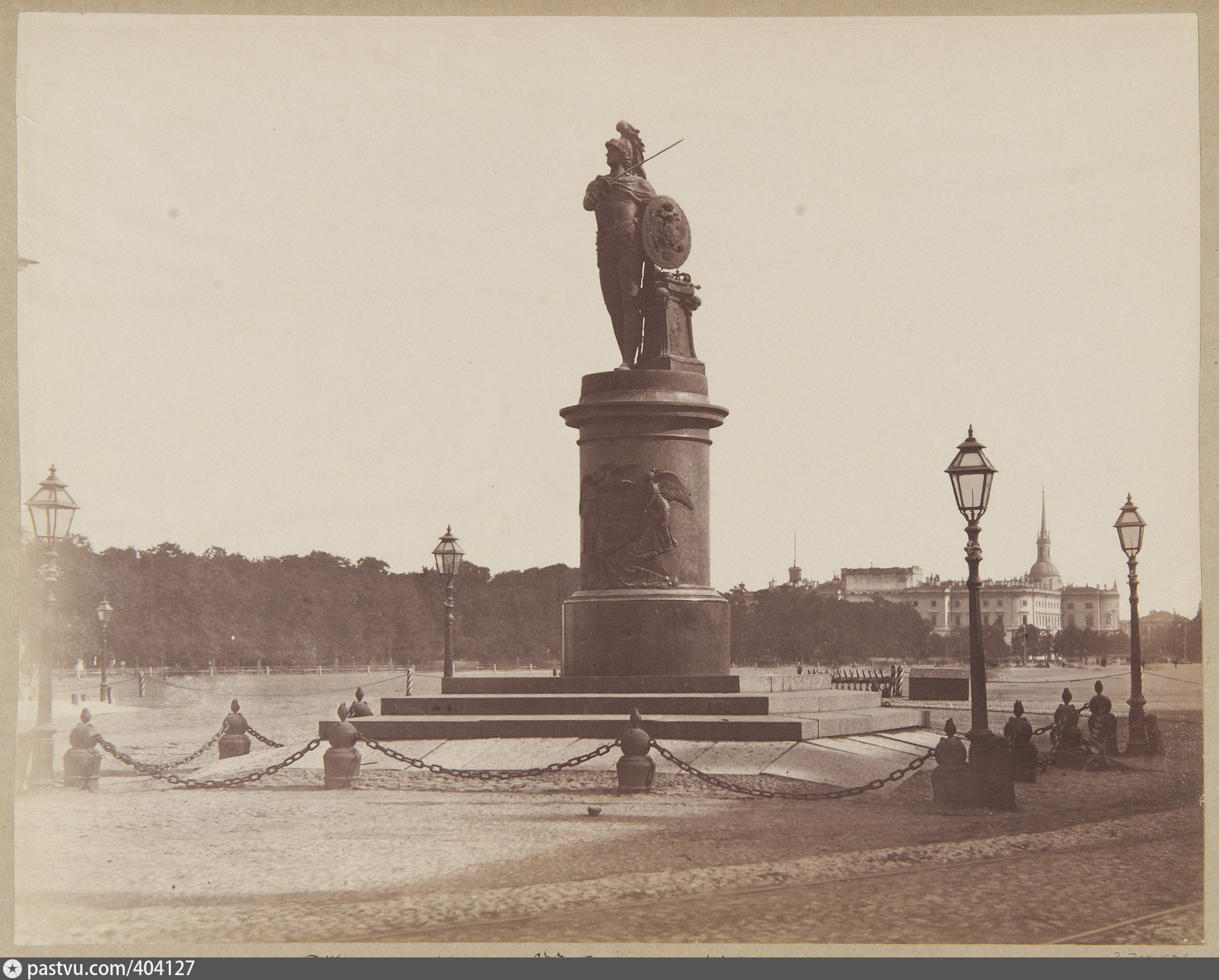 Памятник суворову петербург. Памятник Суворову в Санкт-Петербурге. Памятник Суворову на Марсовом поле в Петербурге.