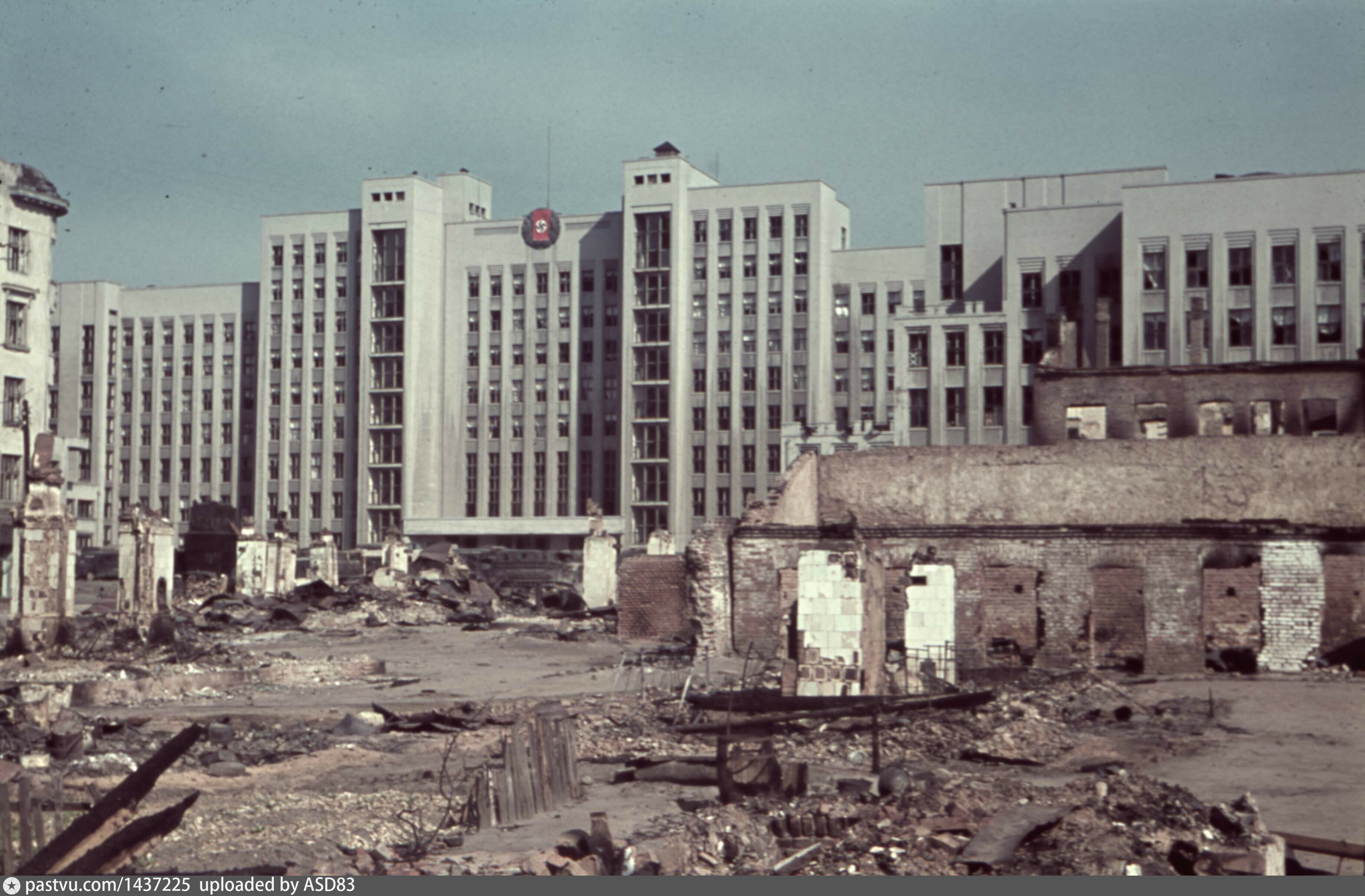 Оккупация минска. Дом правительства Минск 1941. Разрушенный Минск 1941. Минск 1941-1945 фото. Цветные фото Минска 1941.