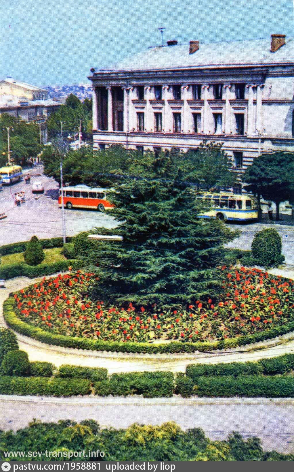 Площадь лазарева