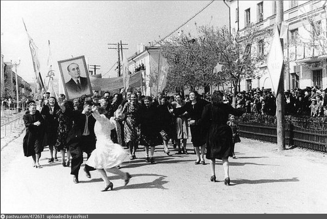 Мая 1951. 1 Мая 1952. 1 Мая 1952 года. Минск 1 мая 1951 парад. Парад в Свердловске 1 мая 1952.