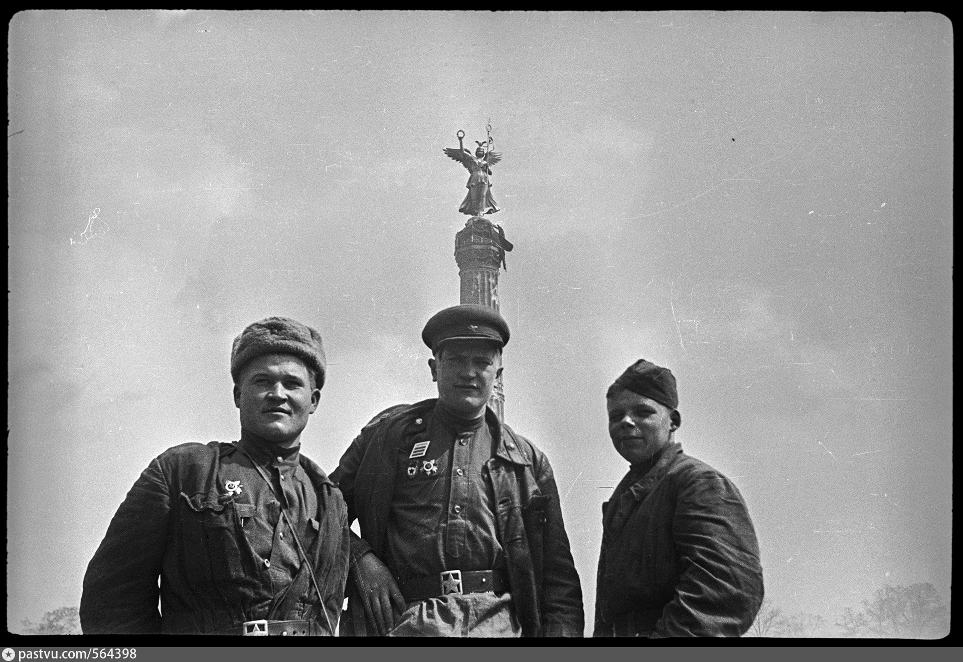 Архив 1945. Валерий Фаминский Берлин 1945. Фронтовые снимки военного фотографа Валерия Фаминского. Фотограф Валерий Фаминский.