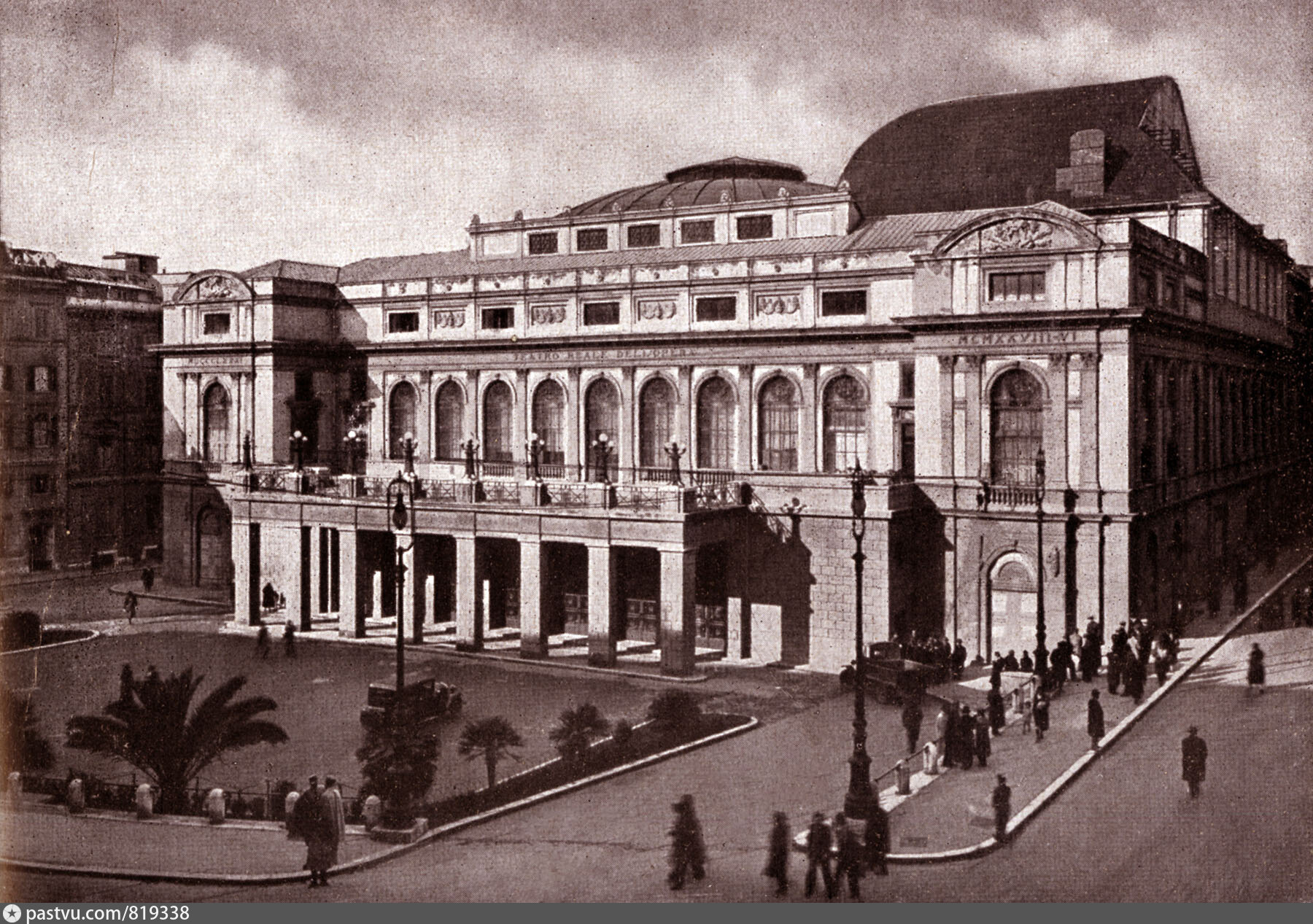 Первый театр был построен. Театр Костанци в Риме. Римский оперный театр (Teatro dell’Opera). Первый оперный театр в Италии. Ла скала оперный театр 18 век.