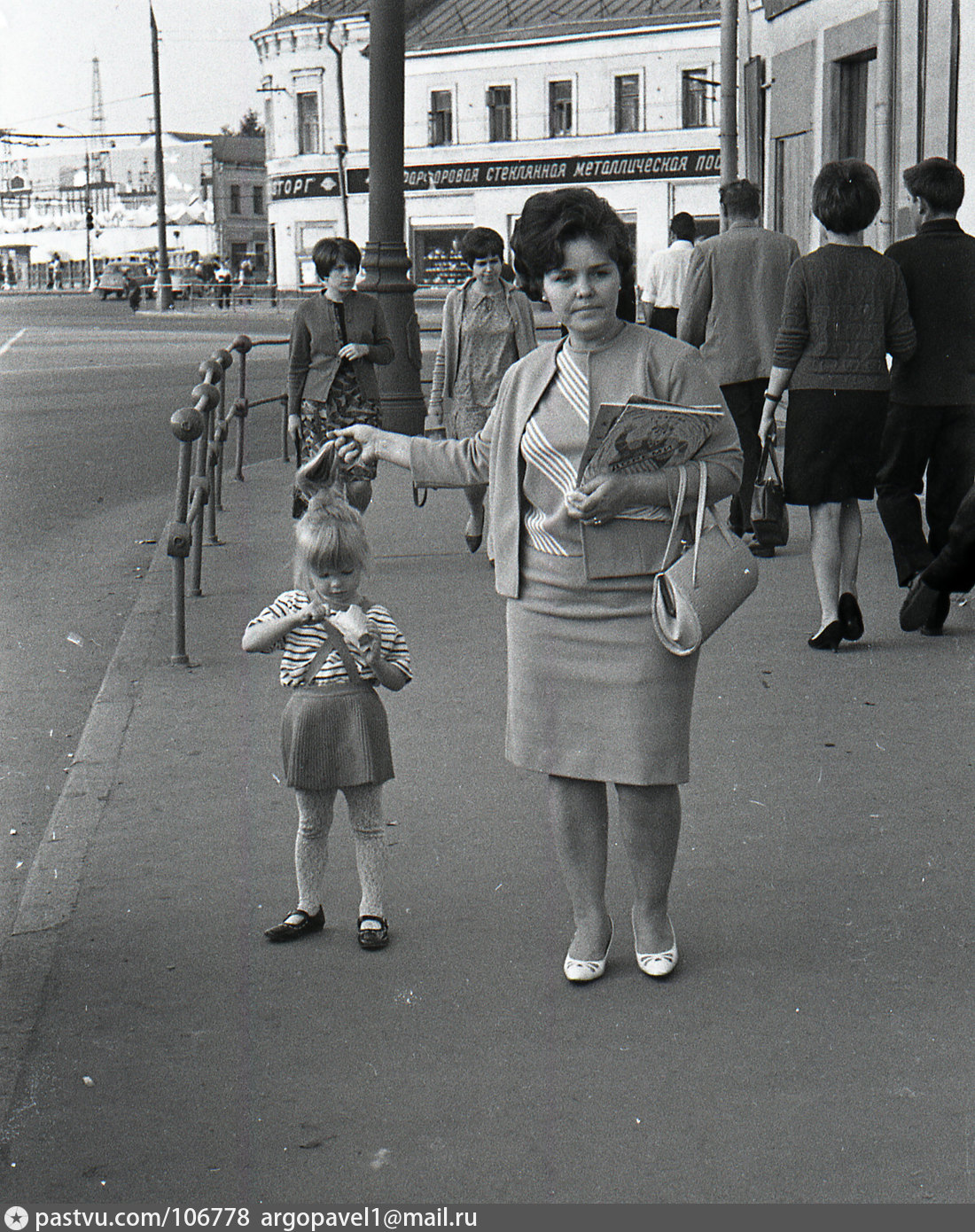 Советское время мам. Советская женщина с ребенком.