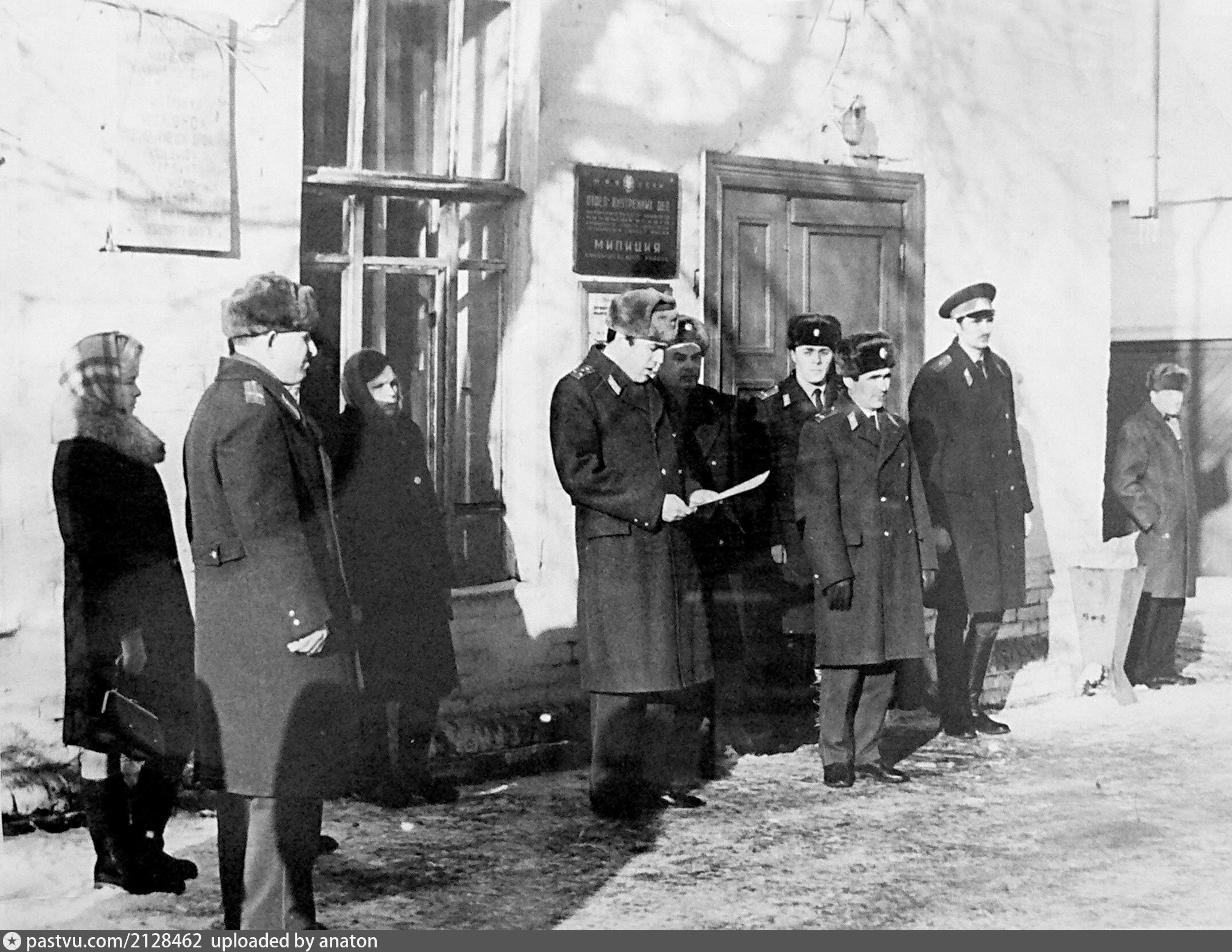 Открытие мемориальной доски на здании Куйбышеского РОВД