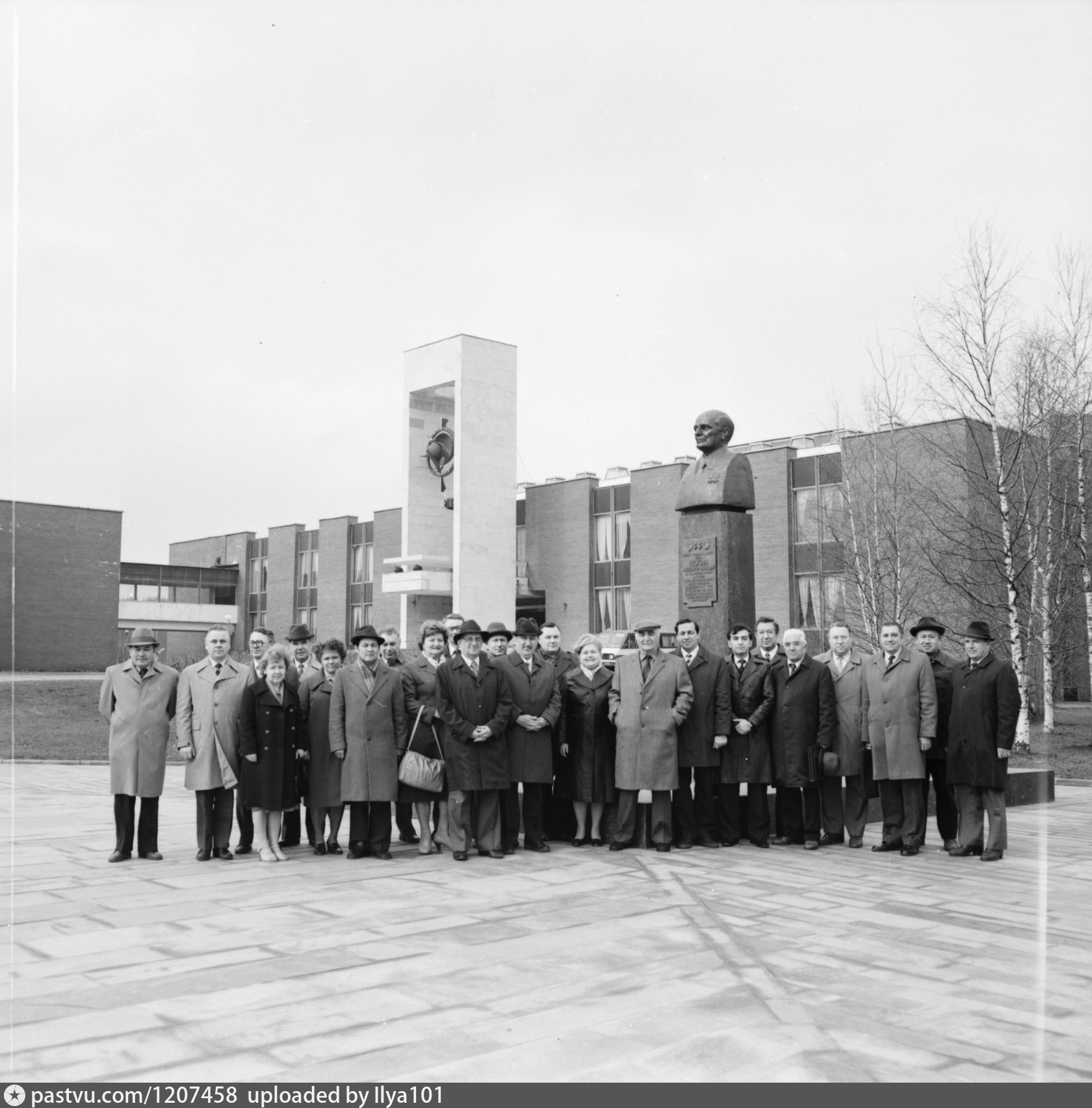 Площадь шокина 1. Памятник рабочим завода Калинина. МИЭТ 1972. Свердловск 44 в ч 3280. Новоуральск ВЧ 3280.