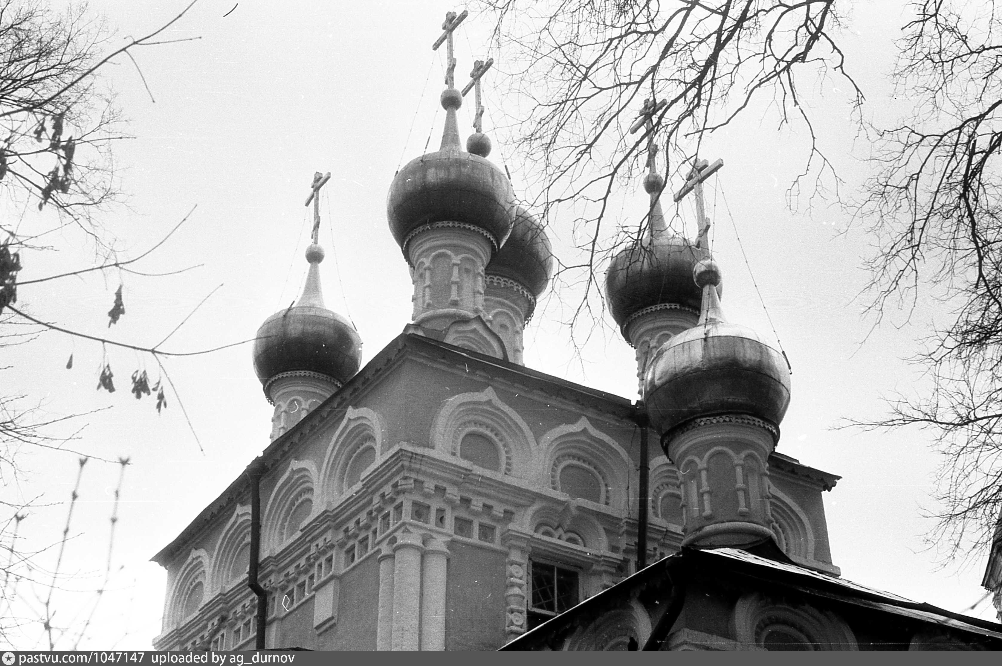 Церковь рождества христова в москве. Церковь Рождества Христова в Измайлове Москва. Храм Рождества Христова в Измайлово каменный. Храмы в 90-х. Церковь 1990.