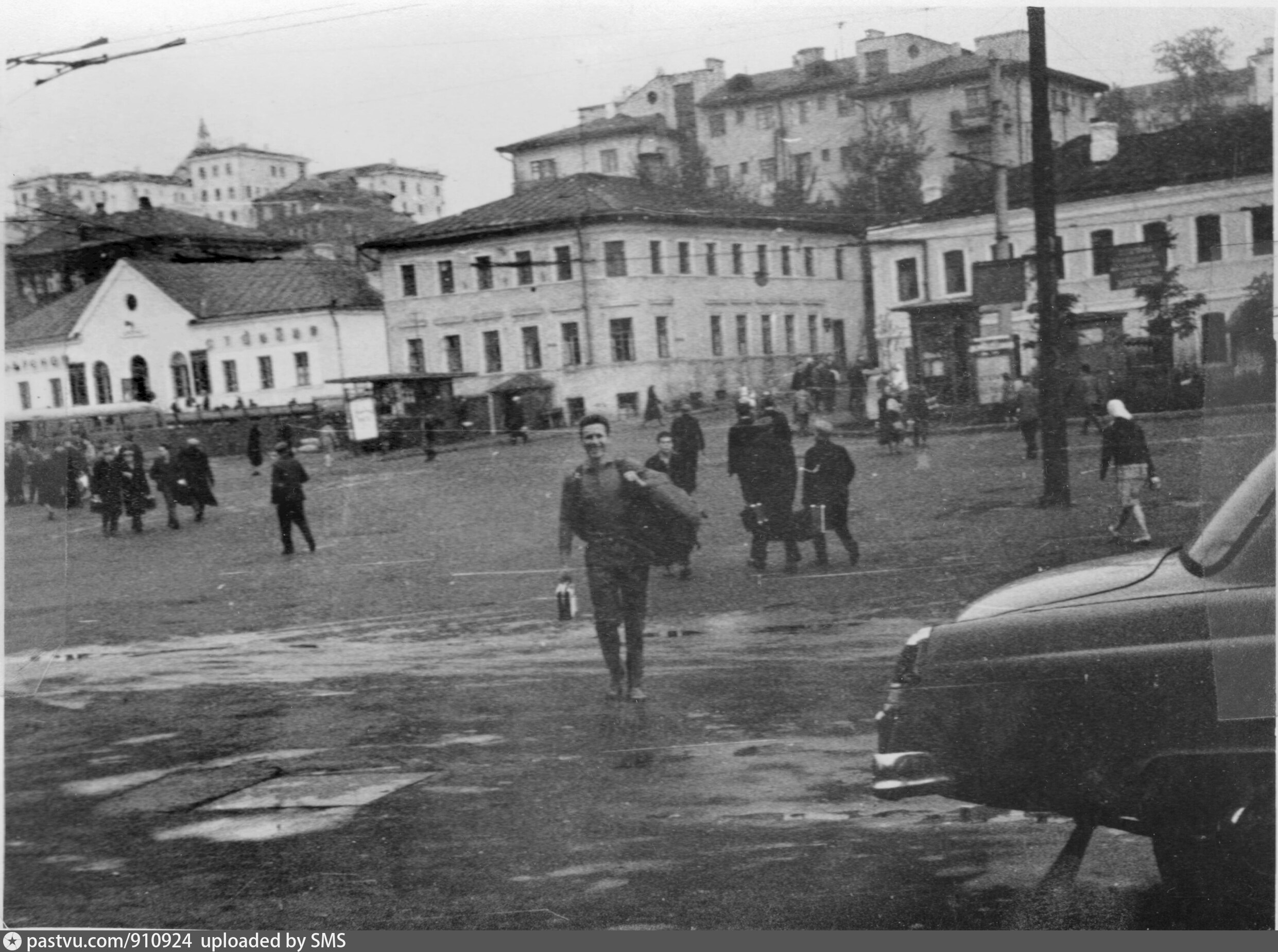 Середина 60. Белые торговые ряды Кинешма. Улица Горького Сарапул. Горького 12 Сарапул. Старый Сарапул.