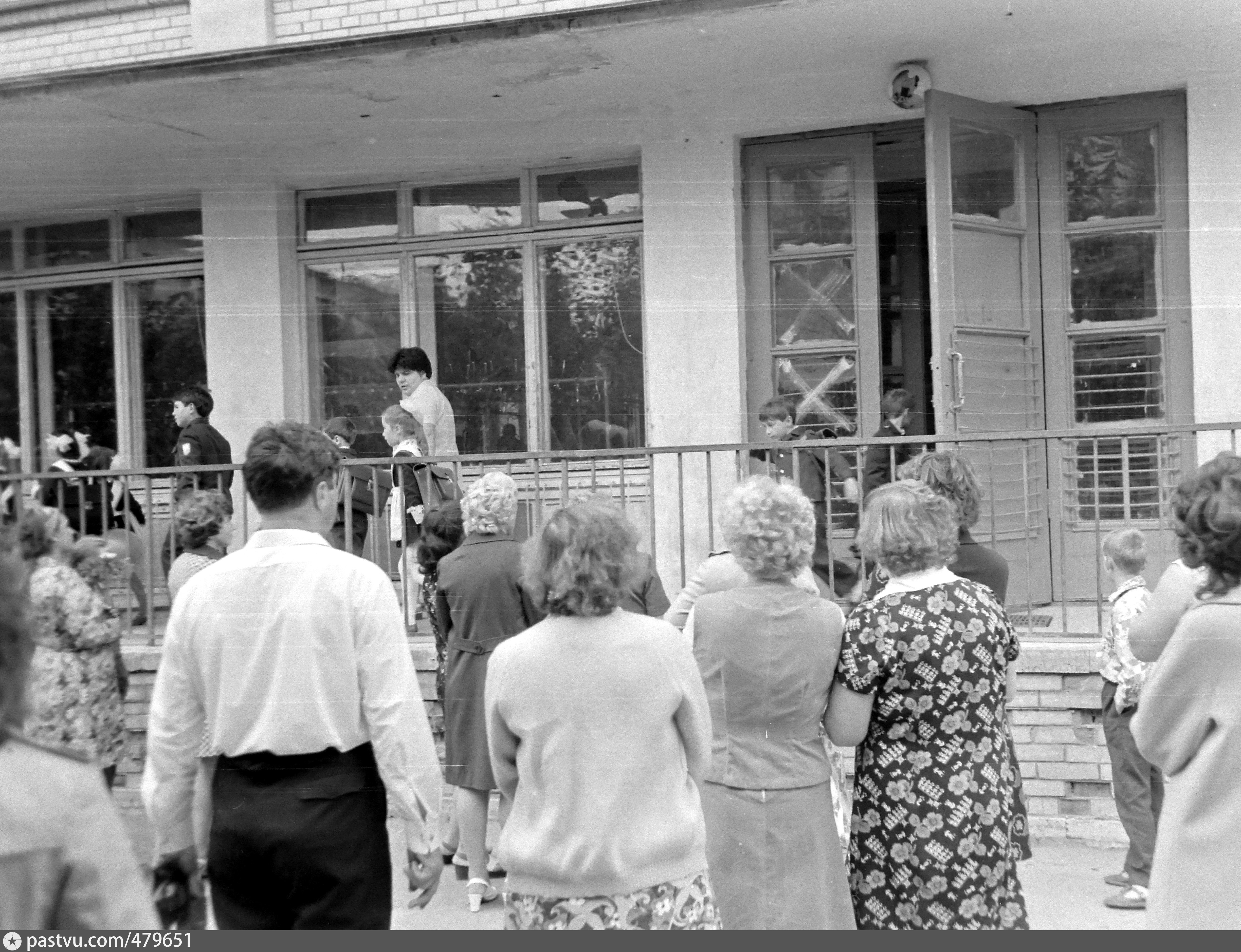 Районы 1987. Школа в сосновой Поляне. Старые фотографии сосновой Поляны. Школа 285 Красносельского района. Школа 285 Красносельского района СПБ 1971 год.