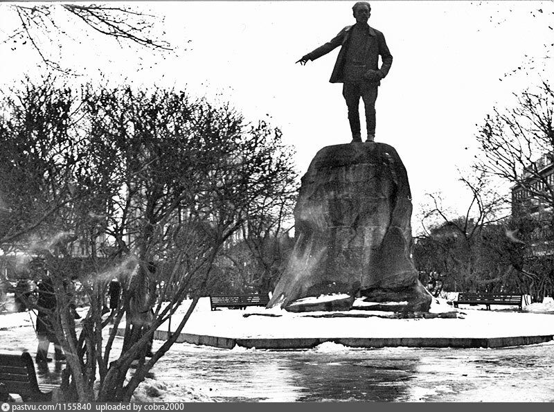 Памятник свердлову в москве