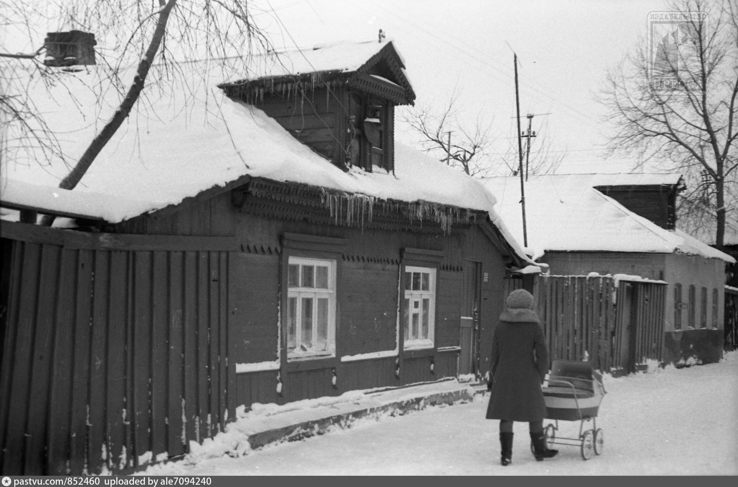 Декабрь 1974. Деревня Дорохова улица Вокзальная дом 13 а. Станция Каенсар ул Вокзальная дом 16 фотографии.