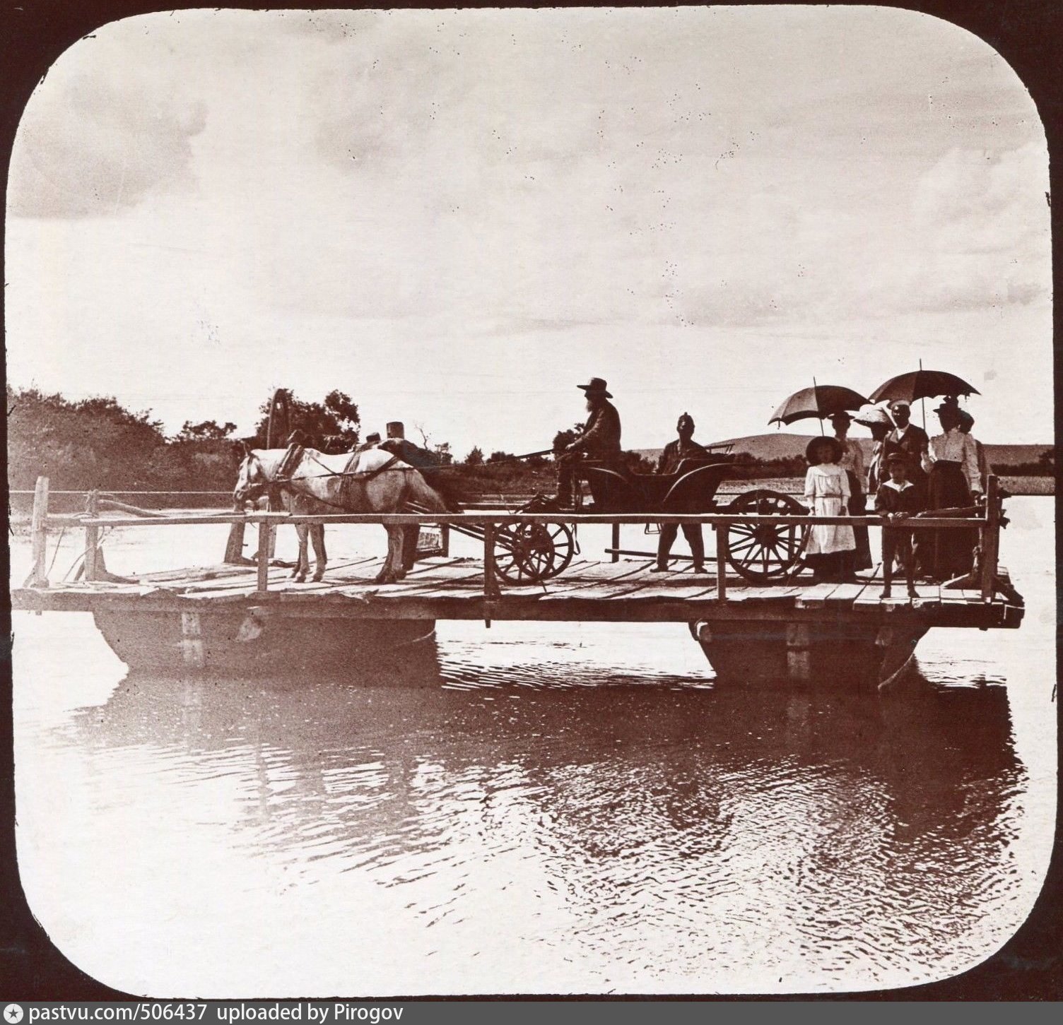 Паром раньше. Никольск -Уссурийск 1910 год. Паромная переправа 19 век. Уссурийск 19 век. Никольск Уссурийск 1917 год.