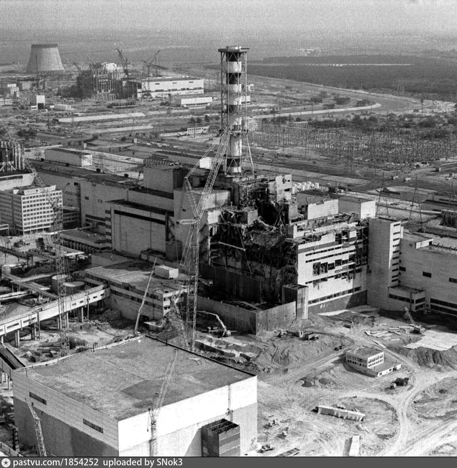 Взорвать атомную электростанцию. Чернобыльская АЭС 1986. Авария на Чернобыльской АЭС В 1986 году. Авария на Чернобыльской АЭС 26 апреля 1986 года. 4 Энергоблок ЧАЭС 1986.