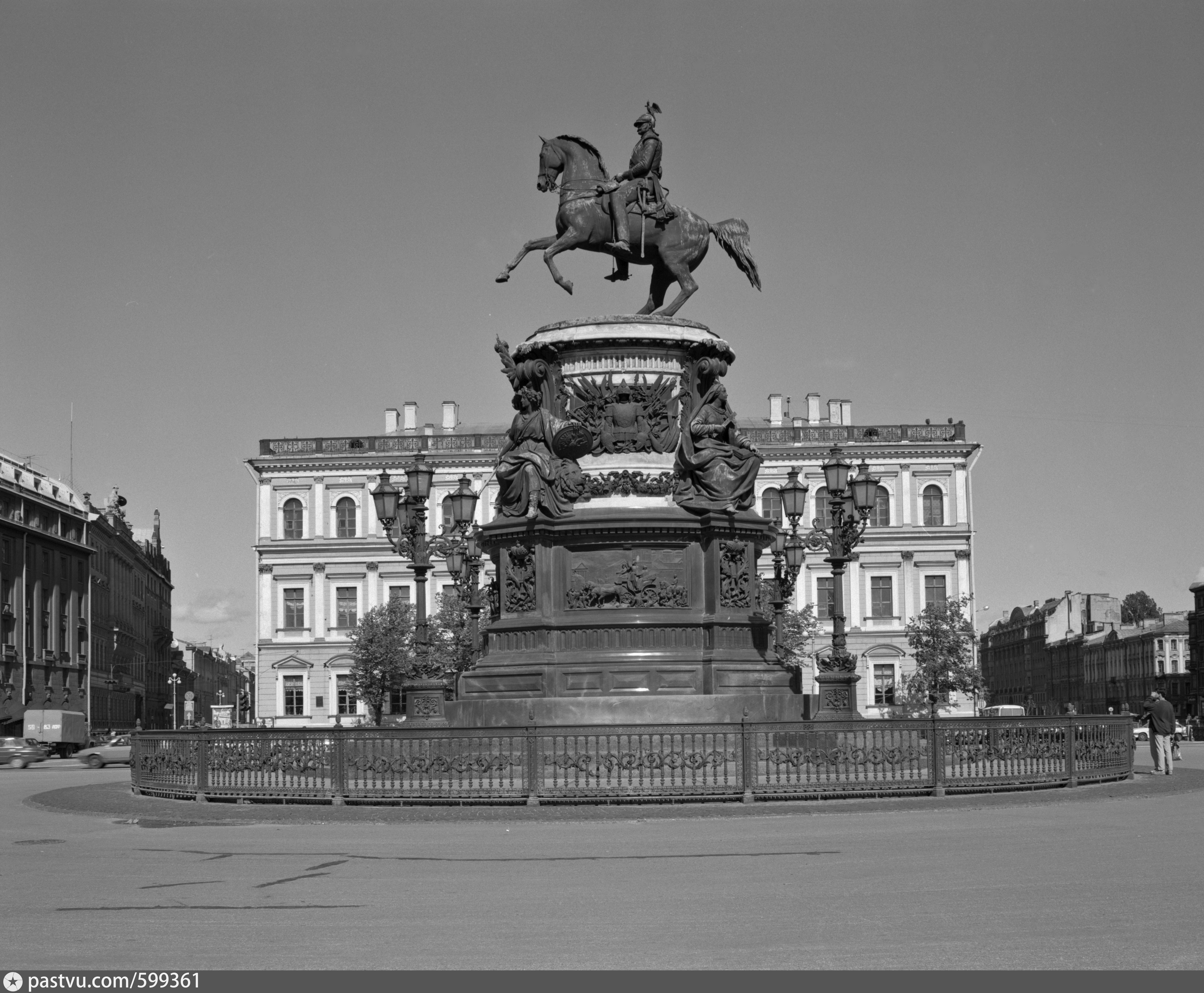 Памятник николай 1 в санкт петербурге фото
