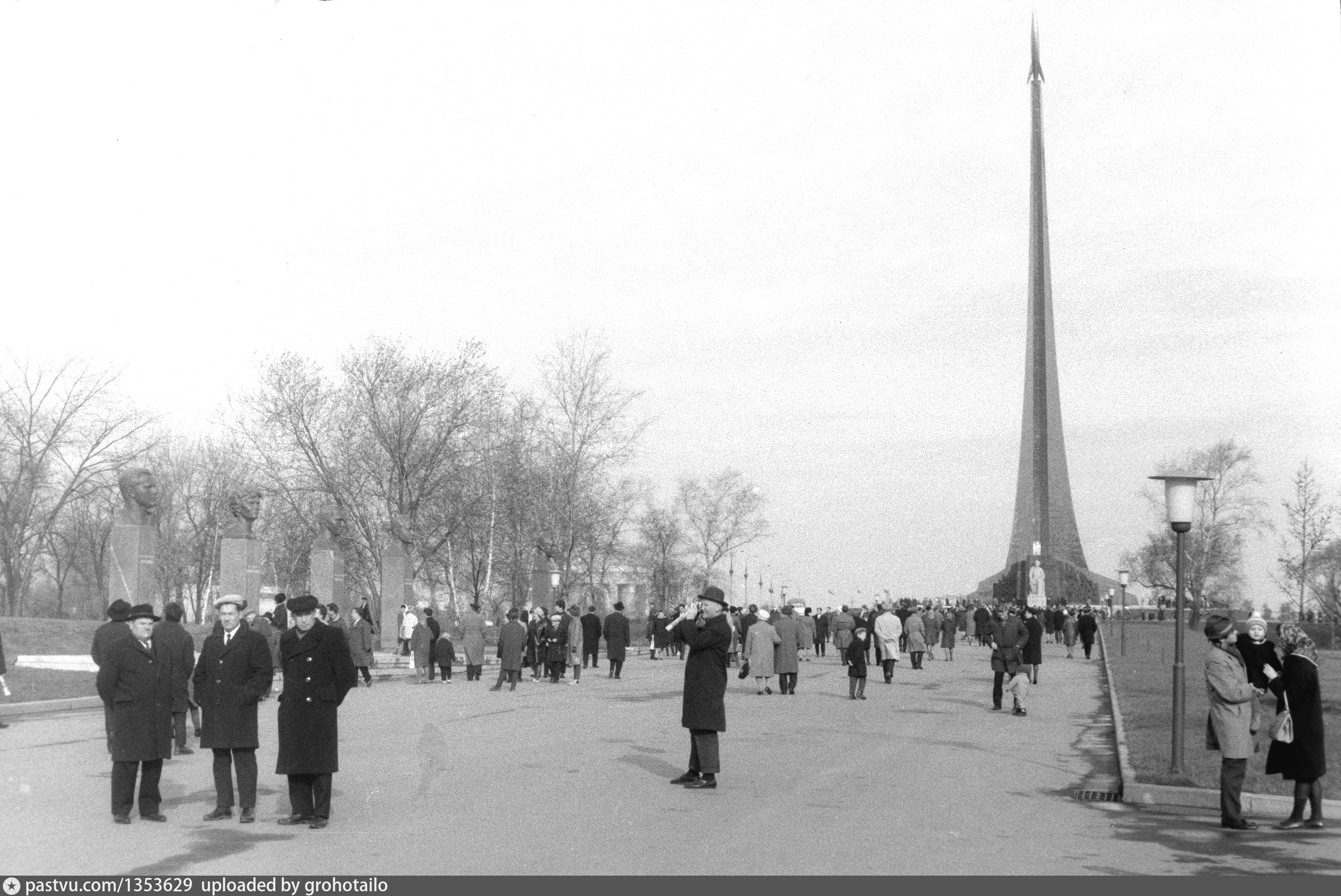 аллея космонавтов в москве