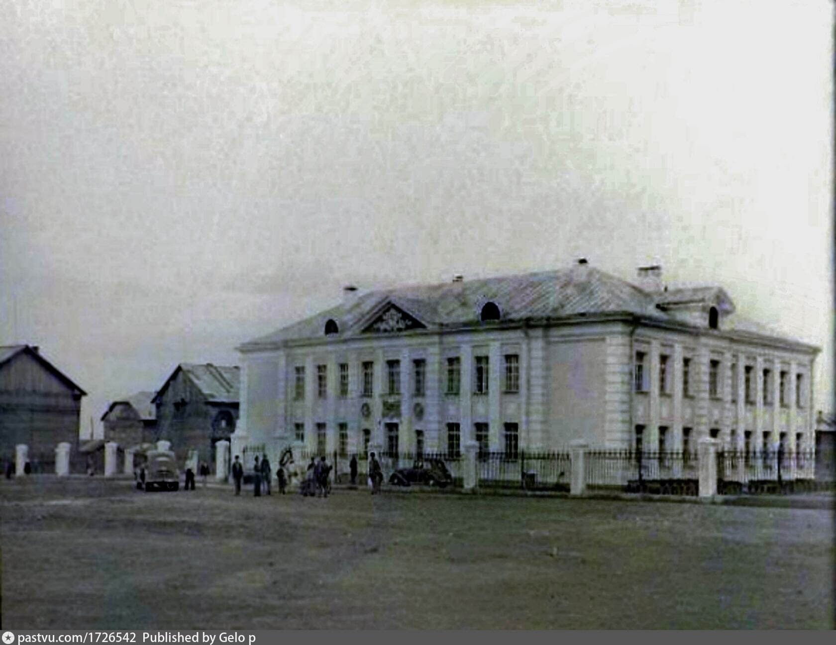 Типовой проект школы 222 архитекторов Великанова и Вавировского.