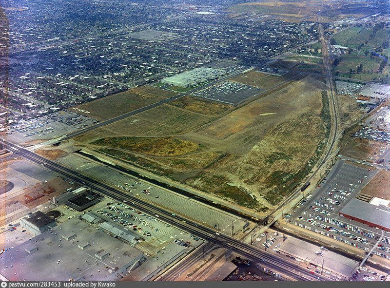 Crenshaw DriveIn, Hawthorne, looking northeast