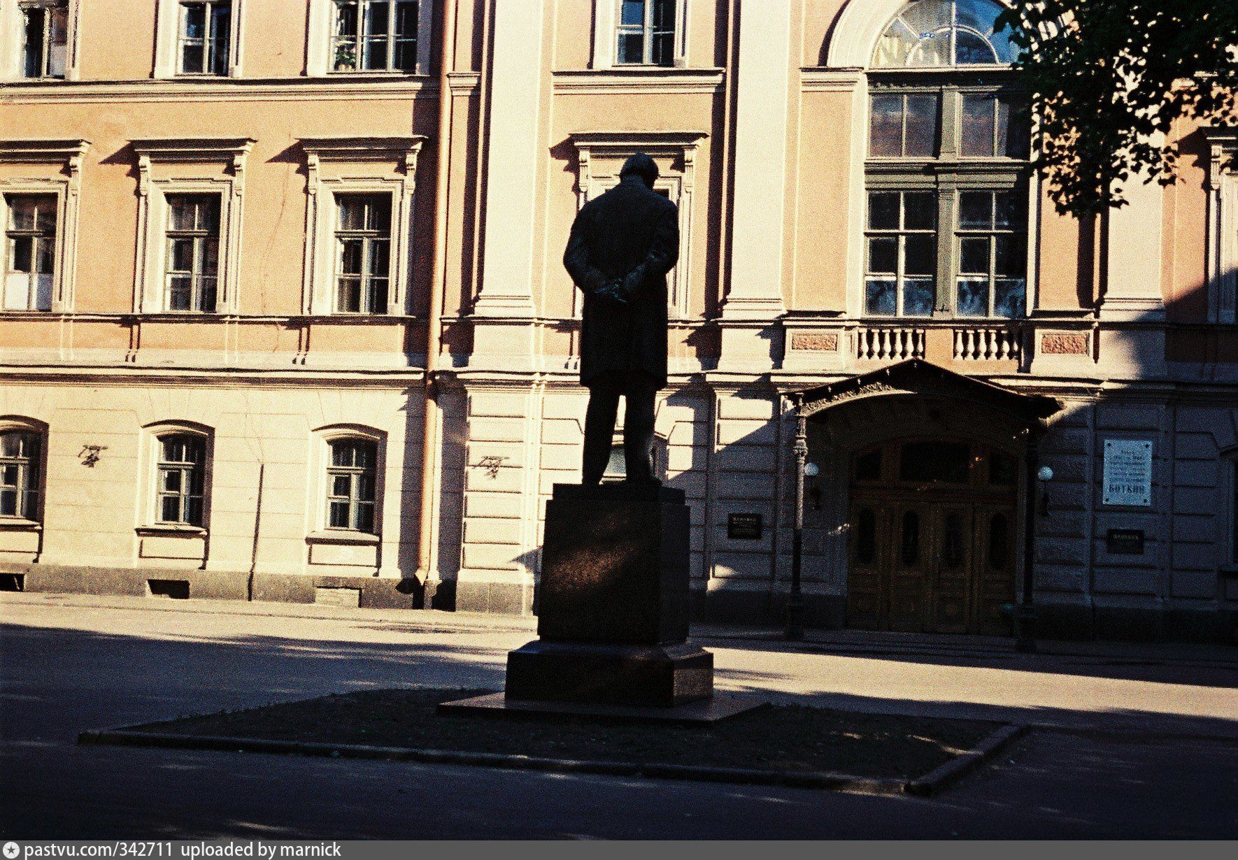 памятник боткину в санкт петербурге