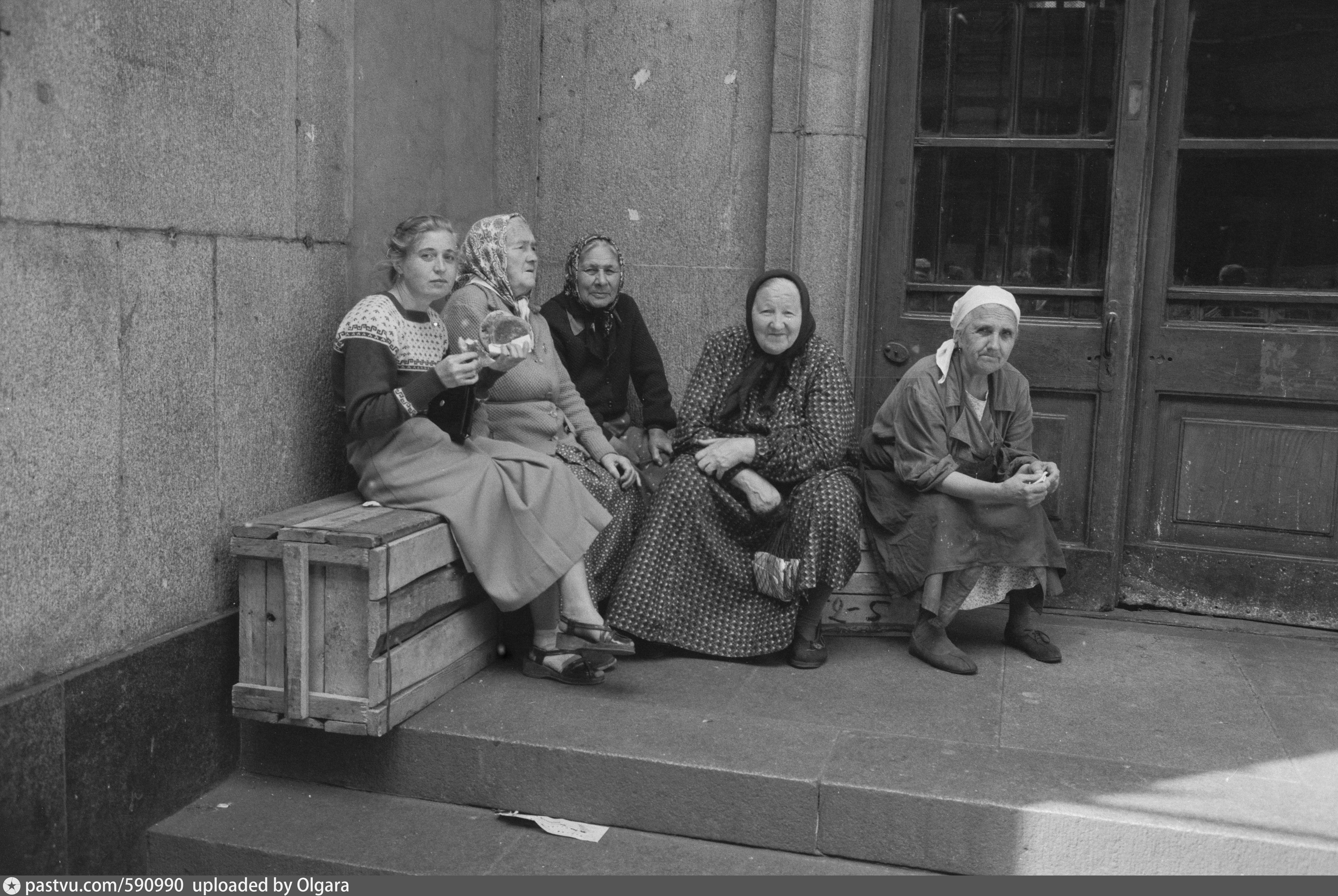 Бабушки советского времени. Советские люди. Бабушка с советским. Старые фотографии. Арбатские старушки.