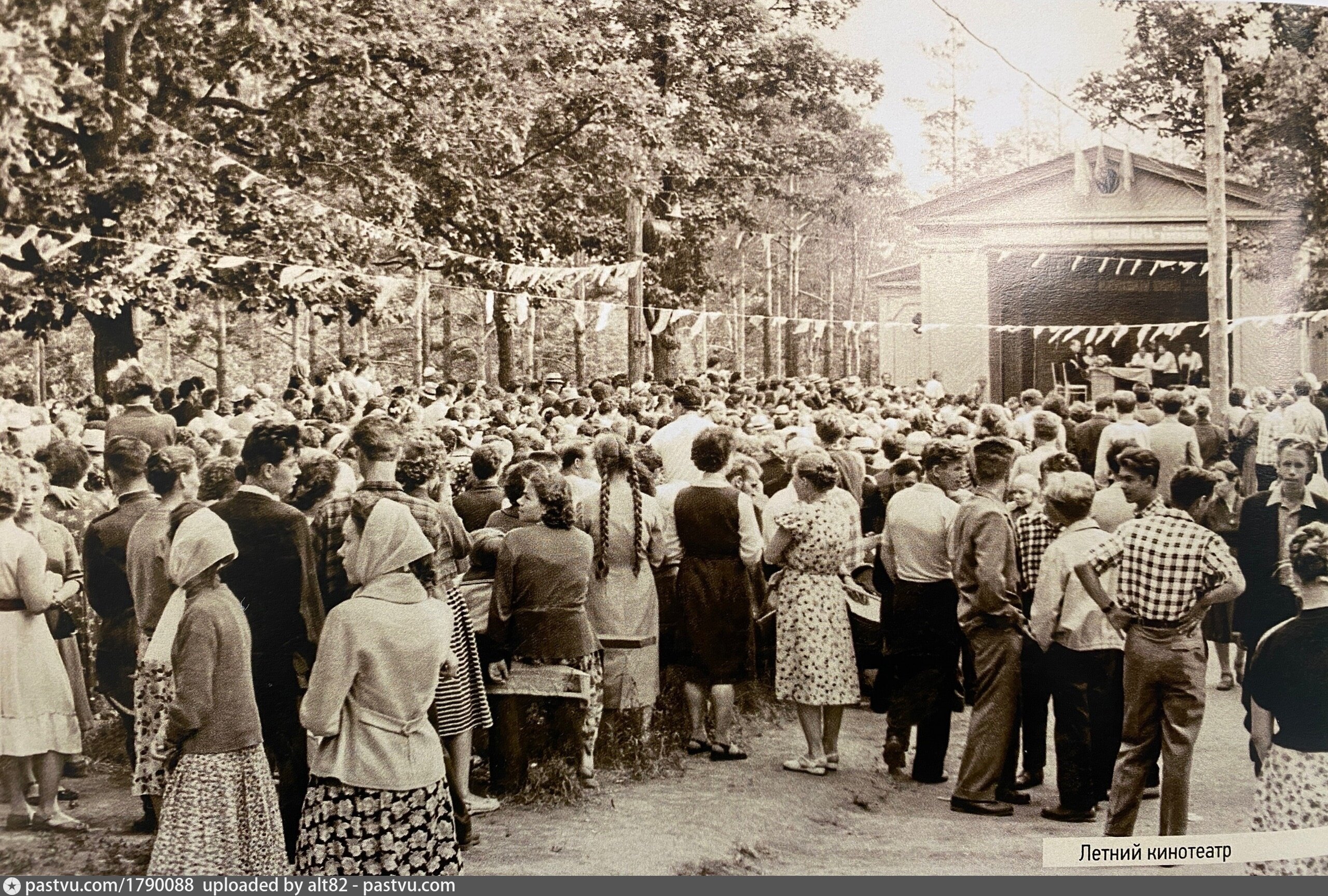 Нижний новгород 1989 года. Парк Швейцария парк Ленинского Комсомола. Танцплощадка в парке Ленинского Комсомола Нижний Новгород. Парк им Ленинского Комсомола Нижний Новгород. Парк Швейцария Нижний Новгород 70-е годы.