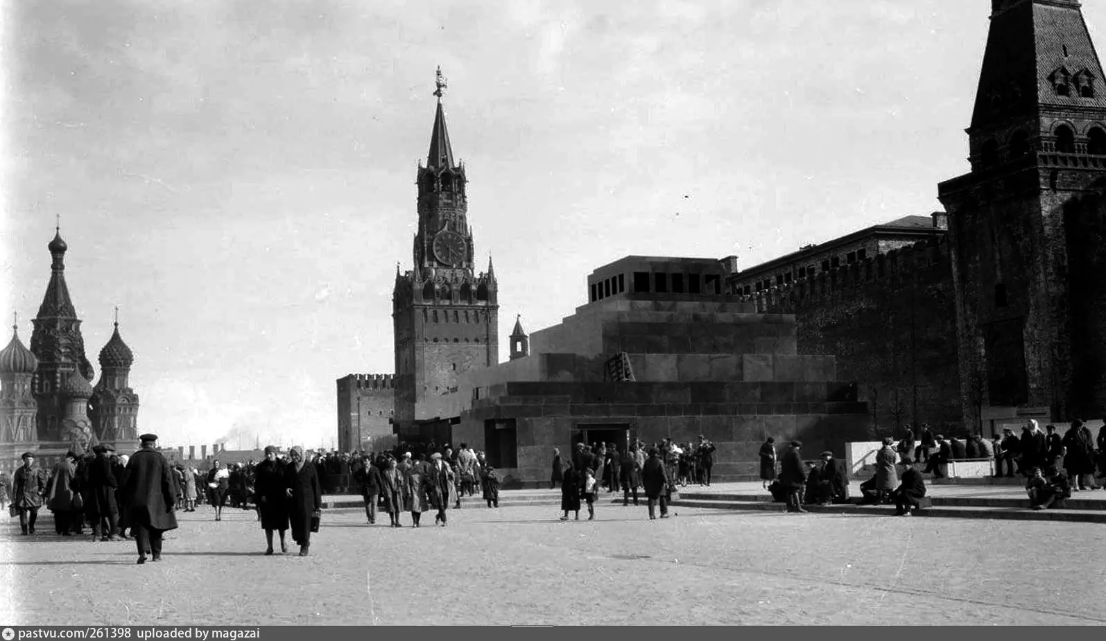 Площадь москвы в 1945. Москва красная площадь в 1941-1945. Довоенная красная площадь. Кремль в предвоенные годы. Красная площадь без людей 1945.