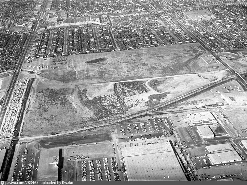 Crenshaw DriveIn, Hawthorne, looking north