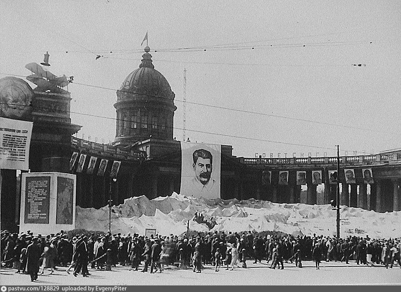 Казанский собор в блокадном Ленинграде