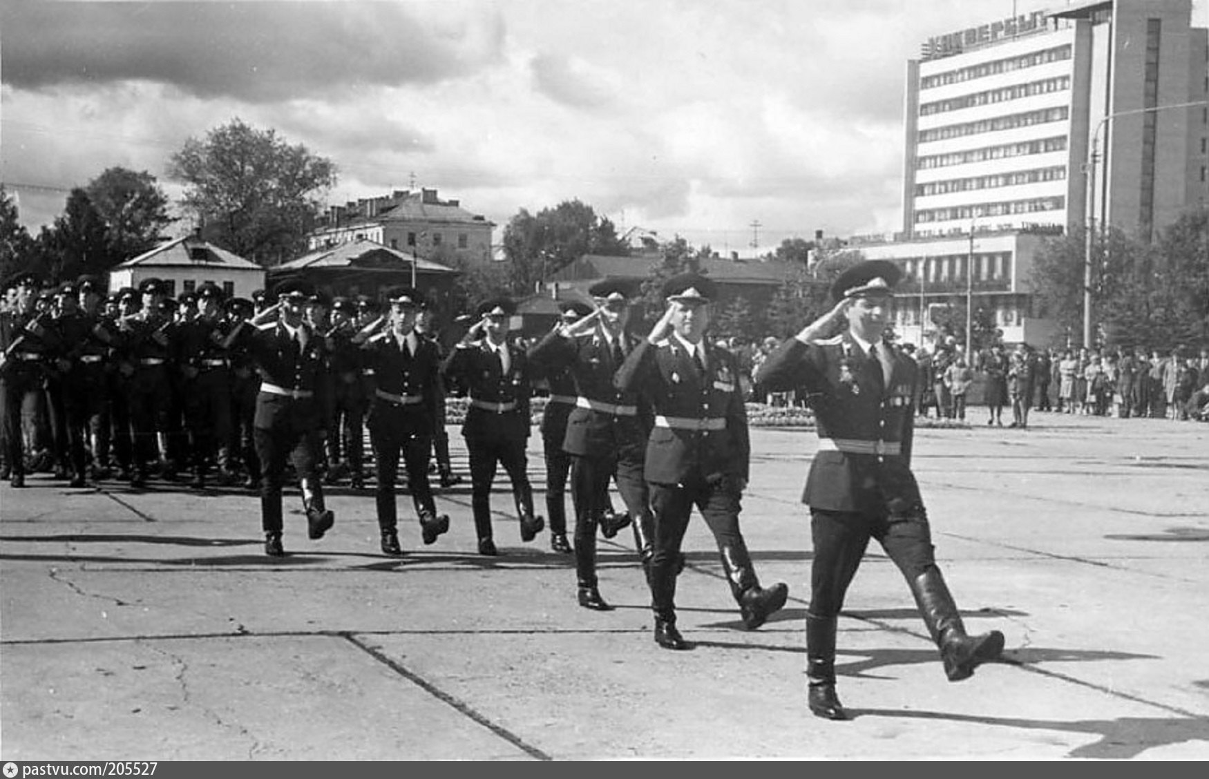 Военное командное саратовское. Костромское высшее военное командное училище химической защиты. Саратовское высшее военное училище химической защиты. РККА Академия химзащиты. Калининское военное училище химической защиты.