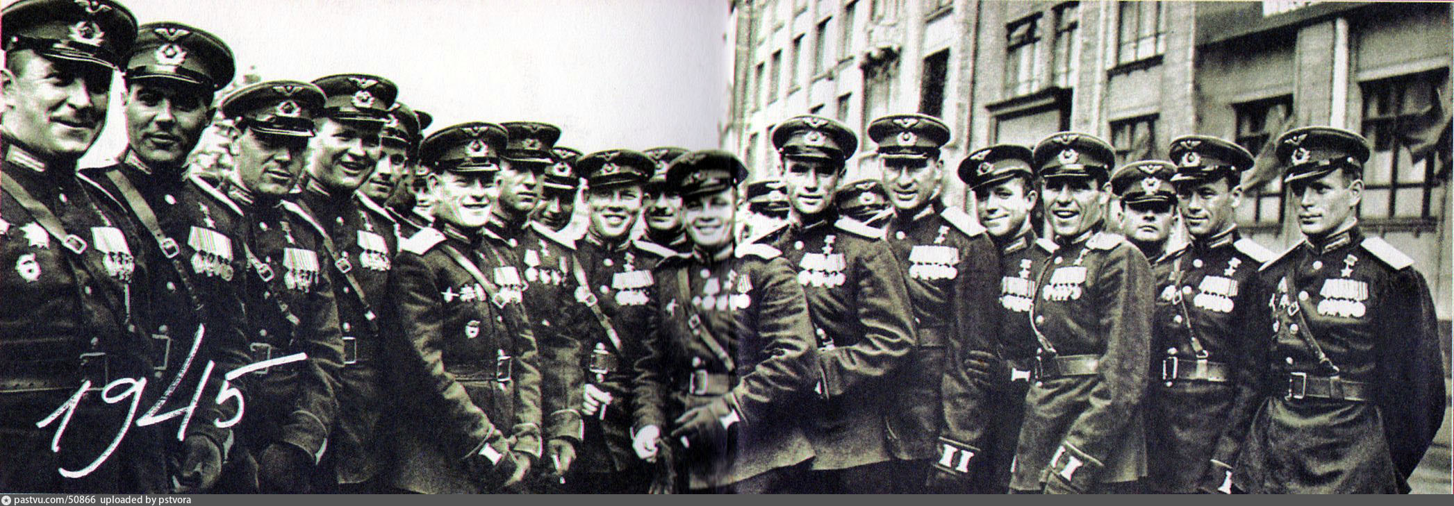Войны после 45 года. Летчики герои советского Союза участники парада Победы. Летчики участники парада Победы 1945 года. Летчики ВМВ дважды герои советского Союза.