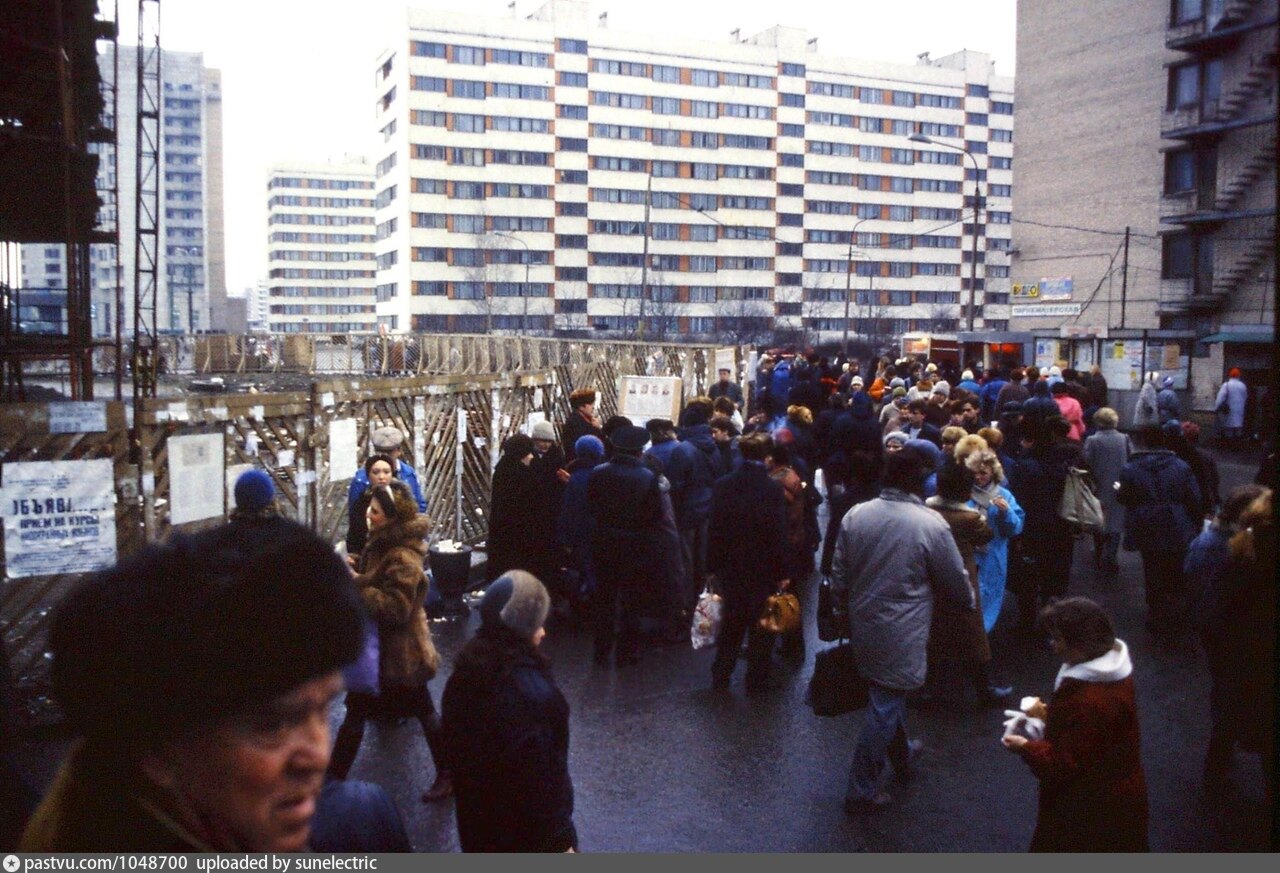 Рынок Дыбенко в 90-е