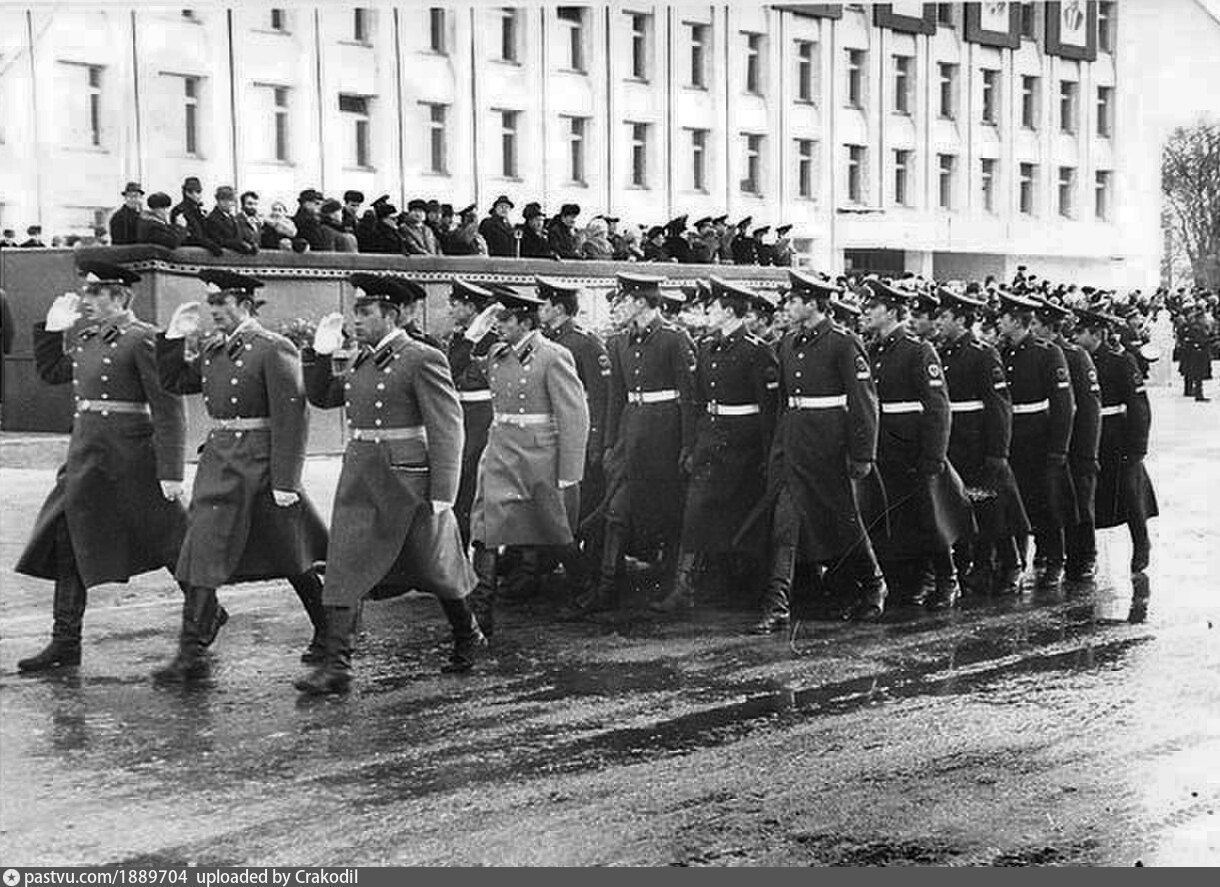 Выпуск 7 ноября. Коломенское ваку выпускники 1981. Коломенское ваку выпуск 1986. Коломенское артучилище 1981 год. КВАКУ выпуск 1981.