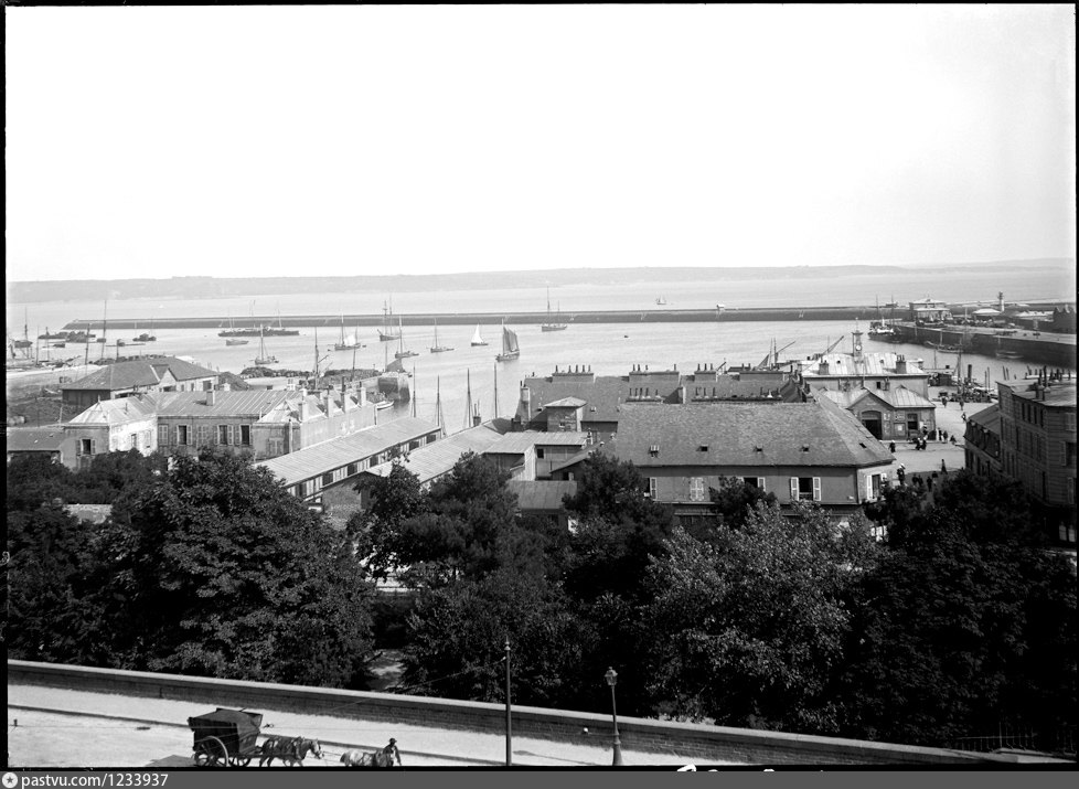 vue-sur-le-port-de-commerce