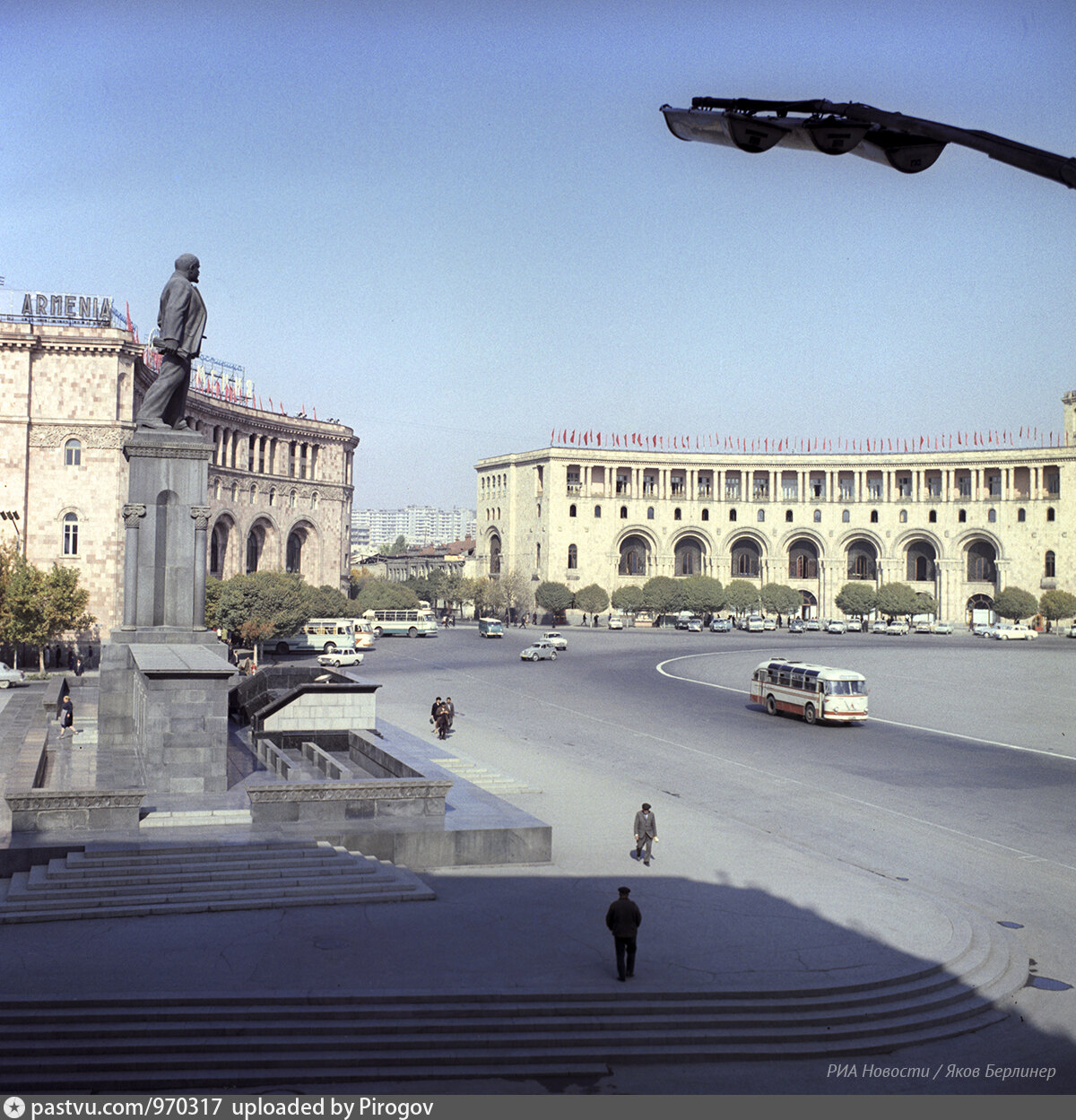 Советский ереван. Площадь Ленина Ереван. Армения Ереван площадь Республики. Площадь революции Ереван. Площадь Республики Ереван старый город.