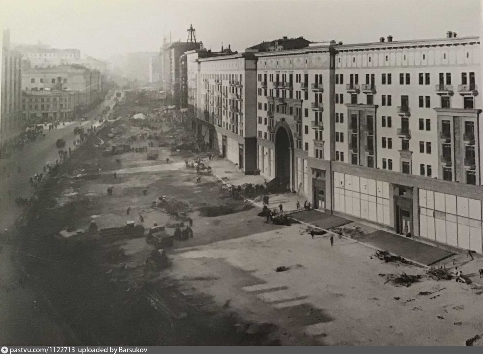 Движение домов. Расширение Тверской улицы. Перенос зданий в Москве на Тверской 1939. Тверская улица расширение при Сталине. Расширение улицы Горького в Москве.