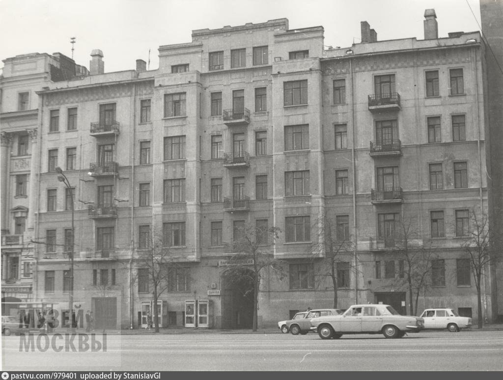 Бульвар 15 москва. Зубовский бульвар 15. Доходный дом Любощинских-Вернадских на Зубовском бульваре. Зубовский бульвар д 15 стр 1. Литературный музей Зубовский бульвар 15.