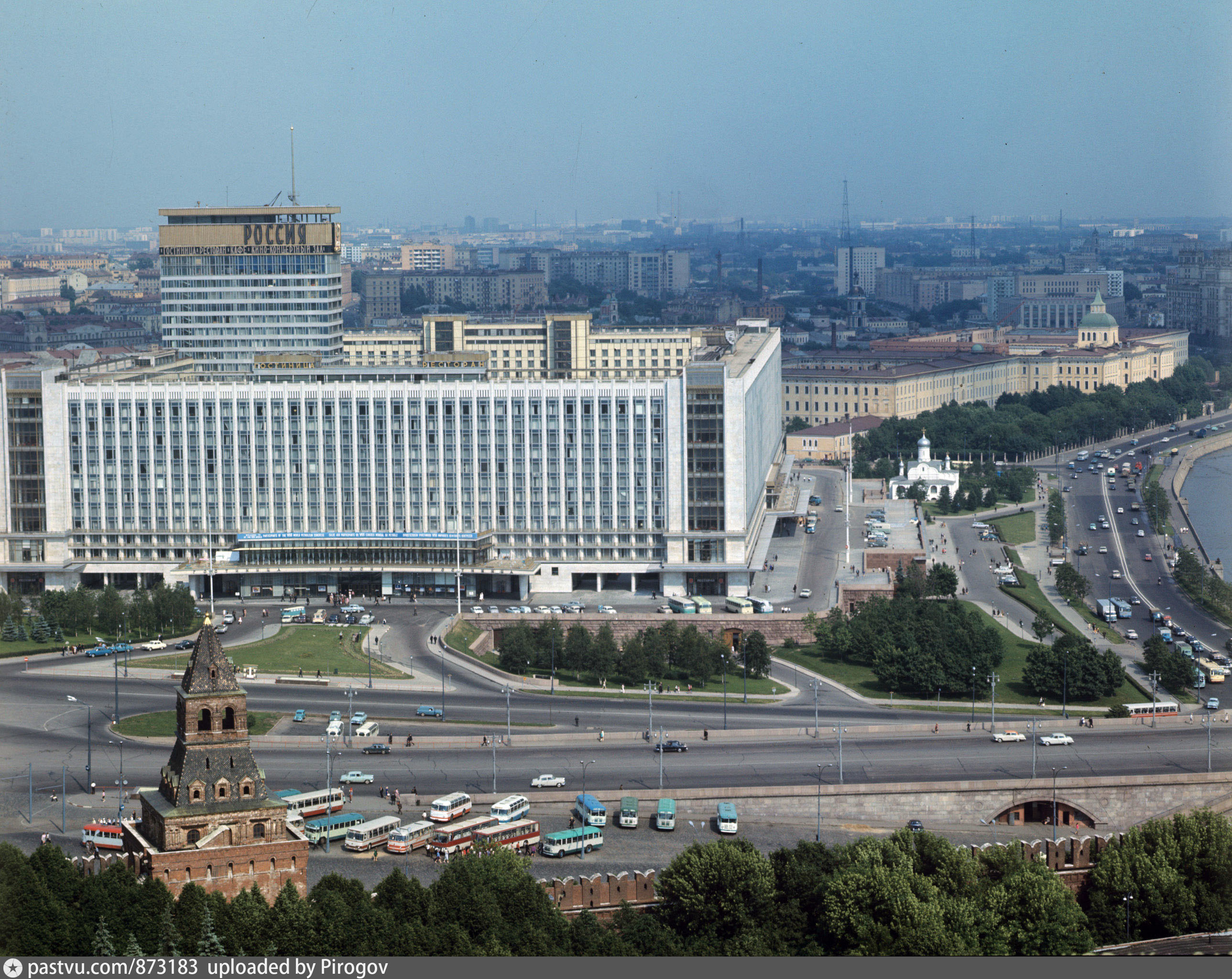 что построено на месте гостиницы россия в москве