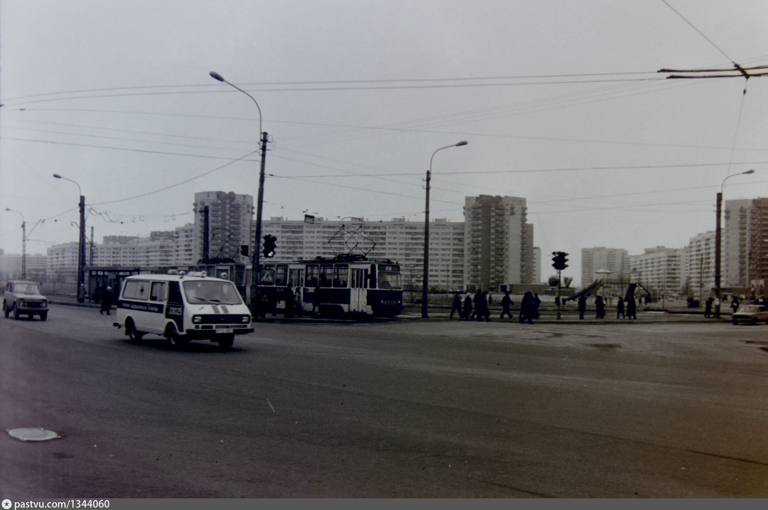 Угол проспекта. Пр Стачек в 1990. Город 1990. Фото проспекта Стачек и Казакова. Маршала Казакова ретро фотографии Парковая улица.