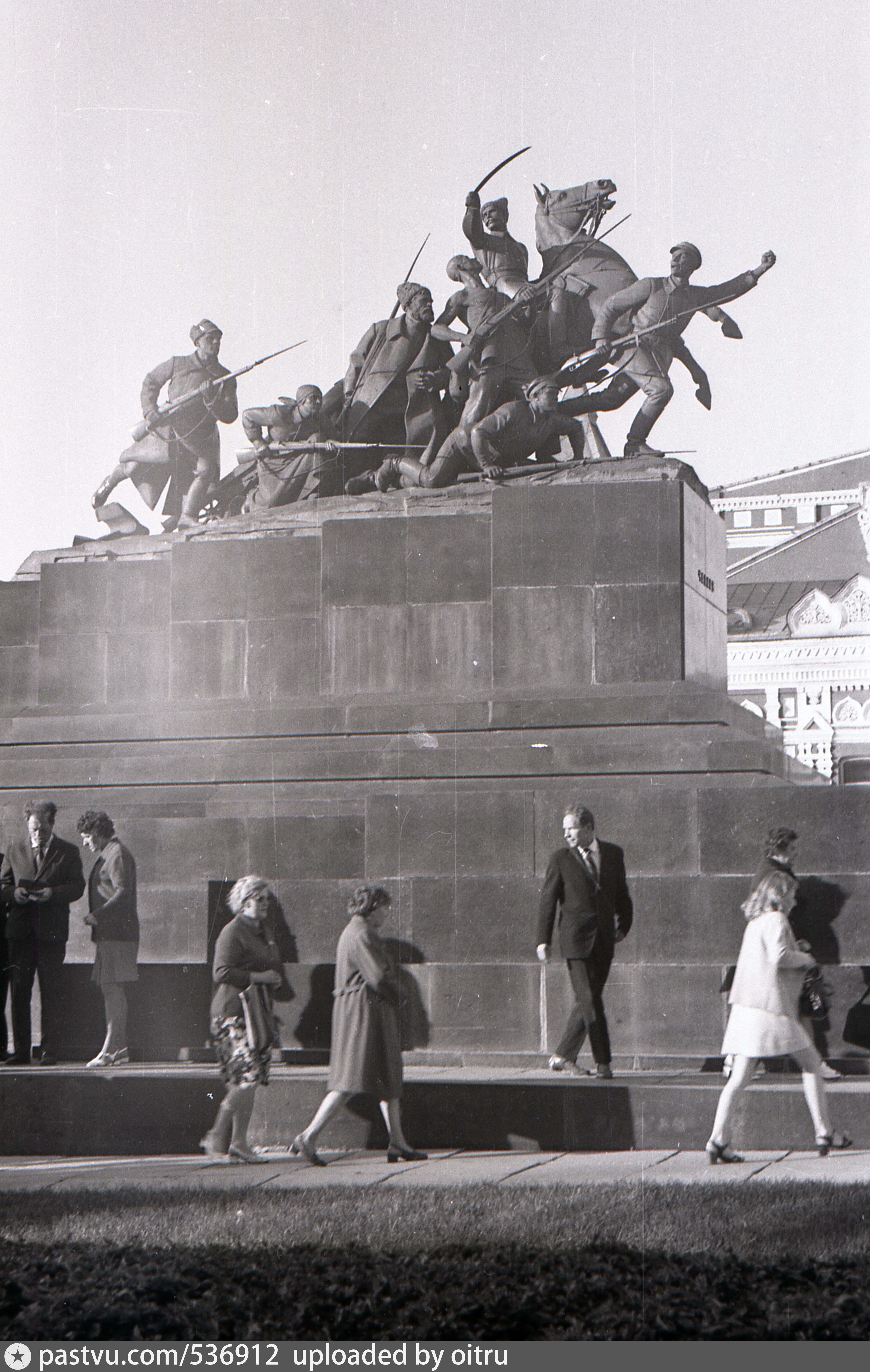 памятник чапаеву в санкт петербурге