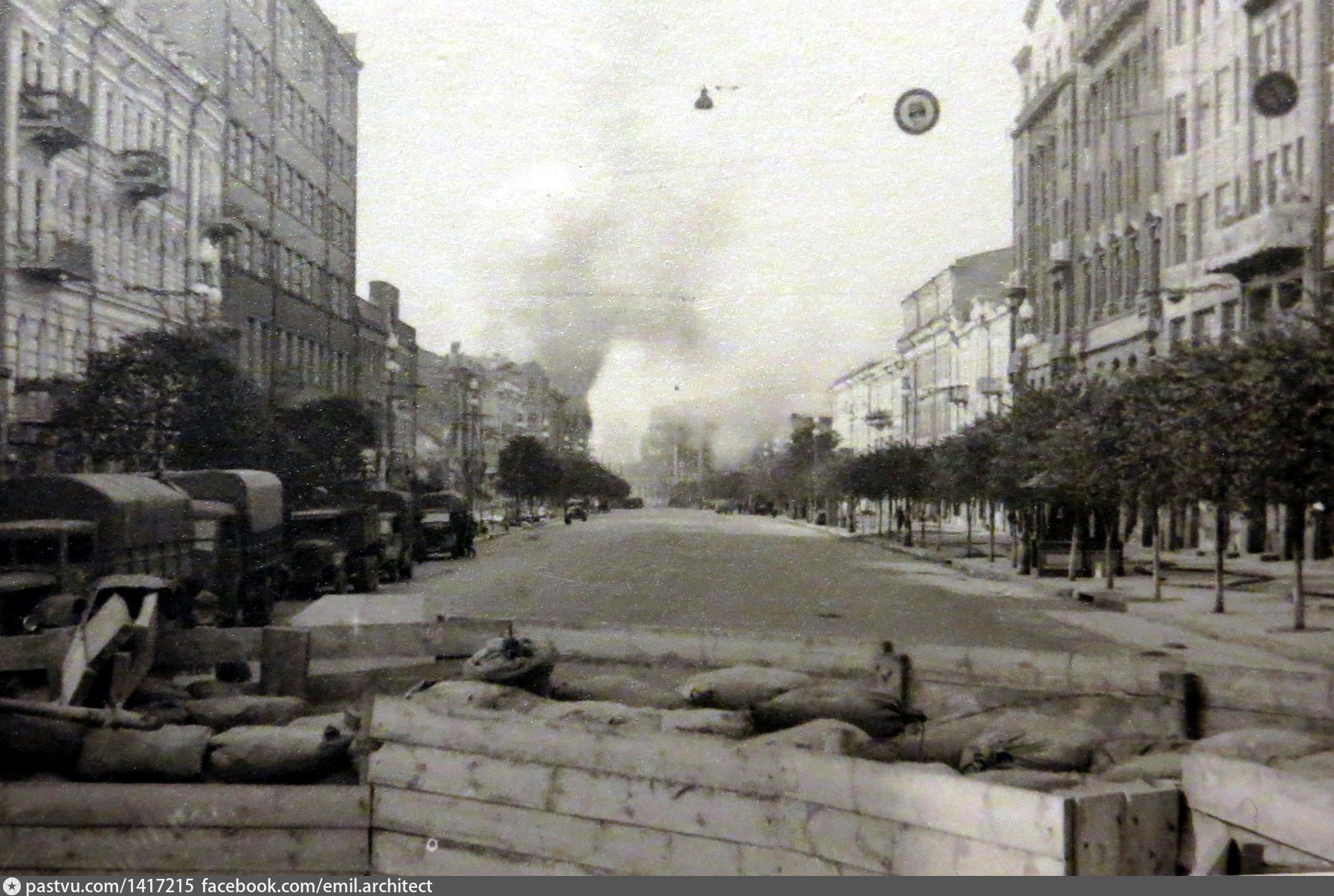 Киев 1941. Немцы на Крещатике. Фотографии центр Киева сентябрь 1941. Крещатик до взрыва фото. Крещатик 1941 фото и названия.