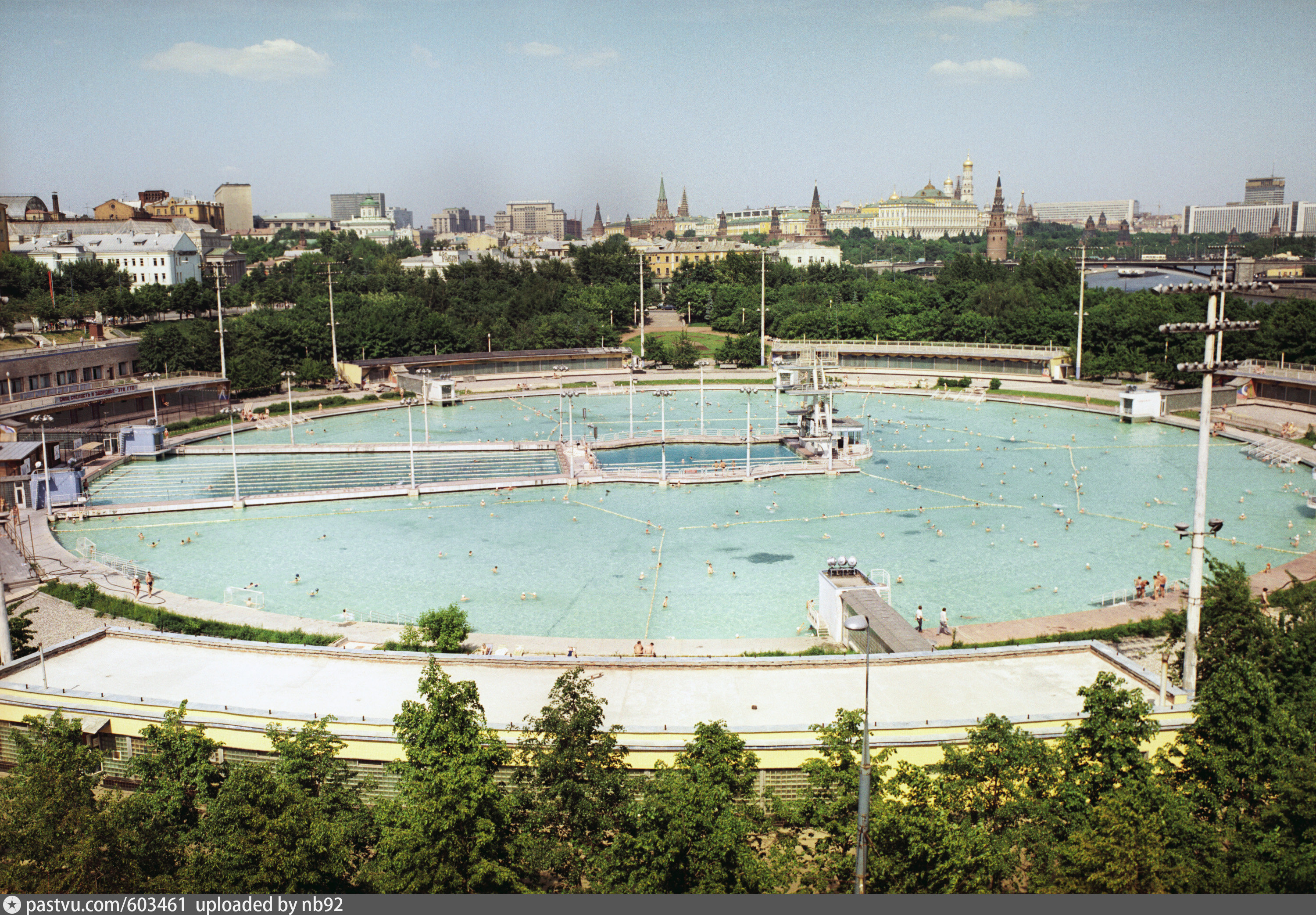 Pool moscow. Бассейн Москва храм Христа Спасителя. Бассейн на месте храма Христа Спасителя в Москве. Дворец советов бассейн Москва. Открытый бассейн храм Христа Спасителя.