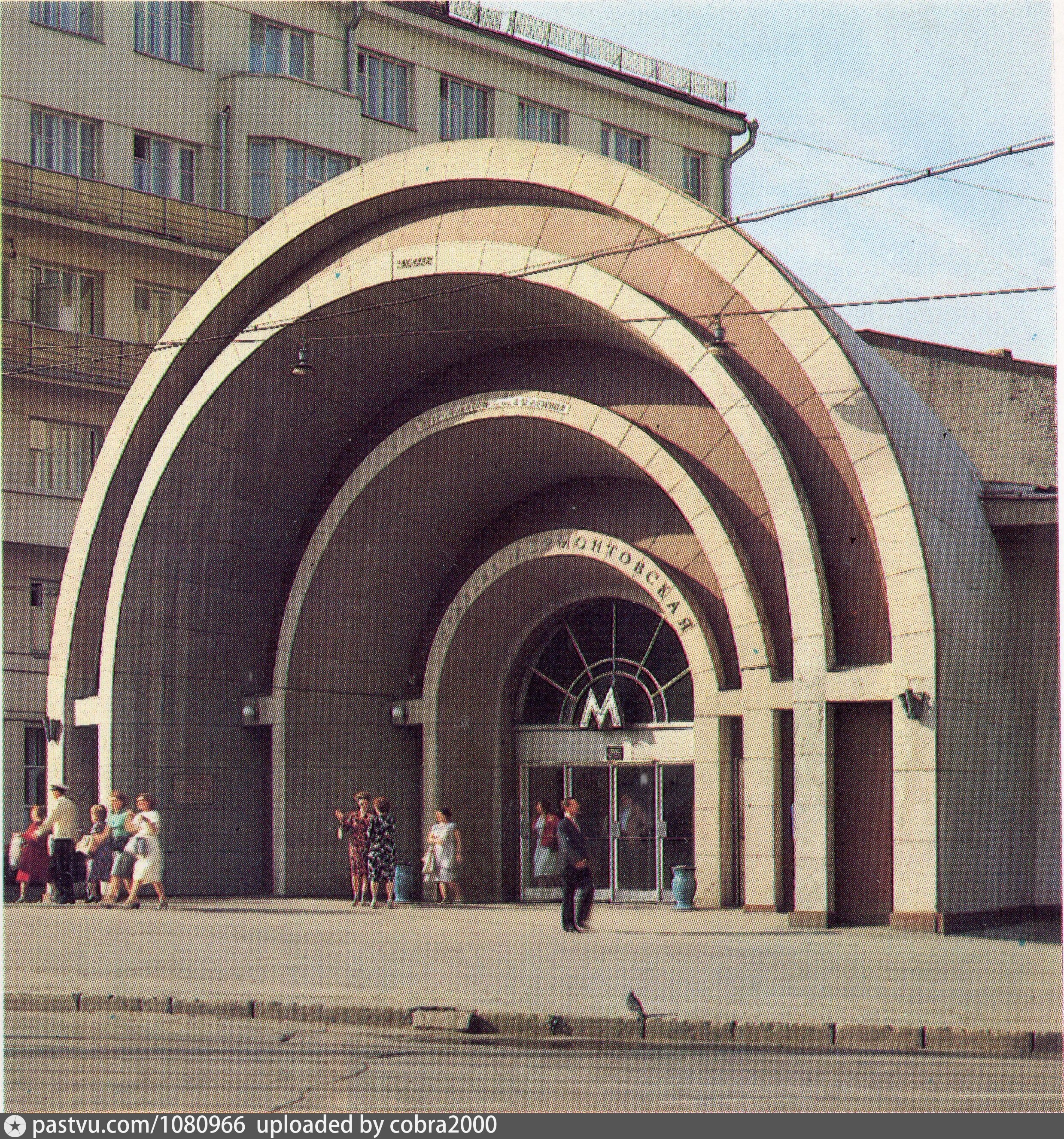 метро красные ворота вход