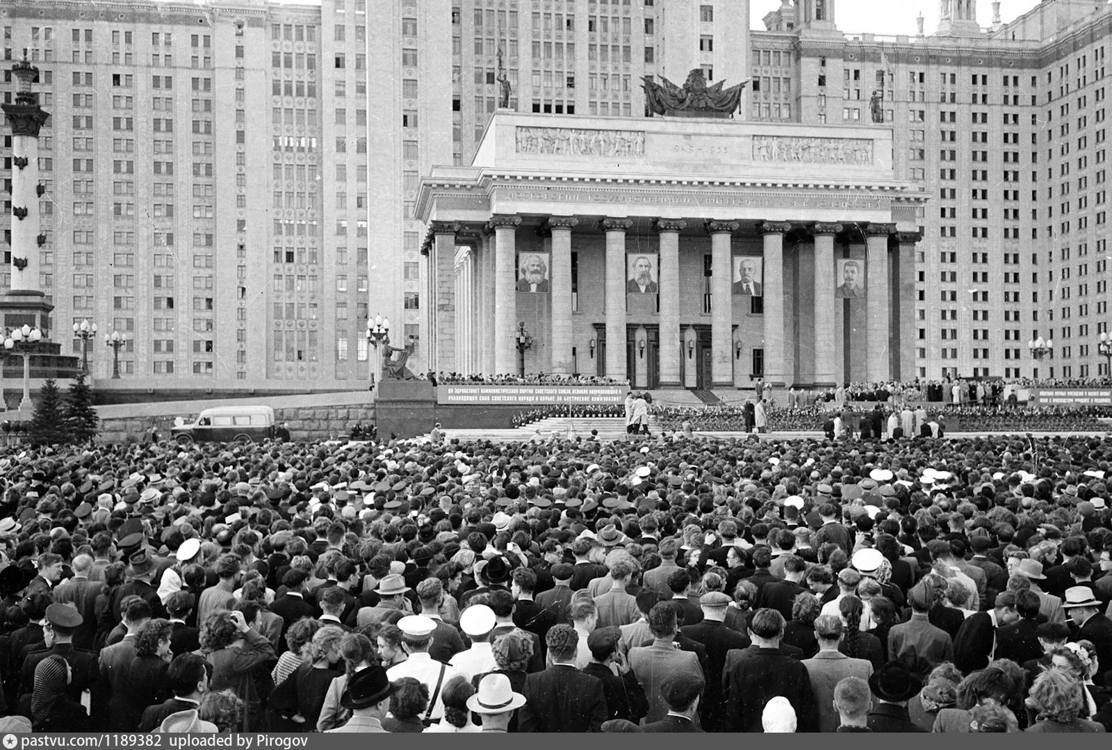 Открытие первого университета в москве. МГУ 1953. Москва МГУ 1953. МГУ Ломоносова 1949-1953. Университет 1953 год Московский государственный.