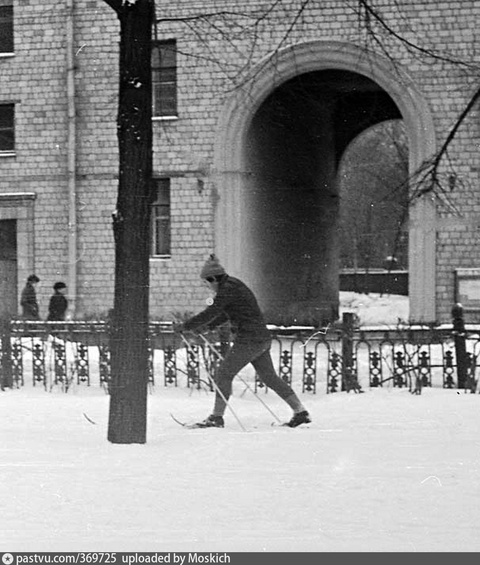 Фото серпуховского вала. Серпуховско вал в 80х годах. Серпуховский вал старые фото. Серпуховской вал дом СССР. Серпуховский вал 17 школа 630.