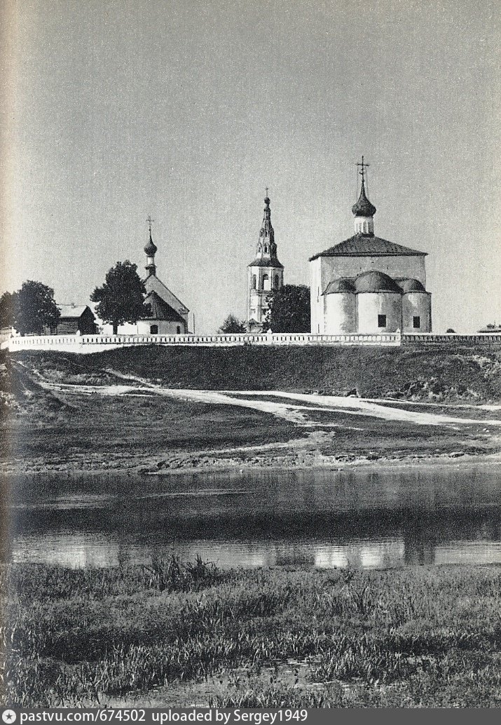 Падающая колокольня в Кидекше