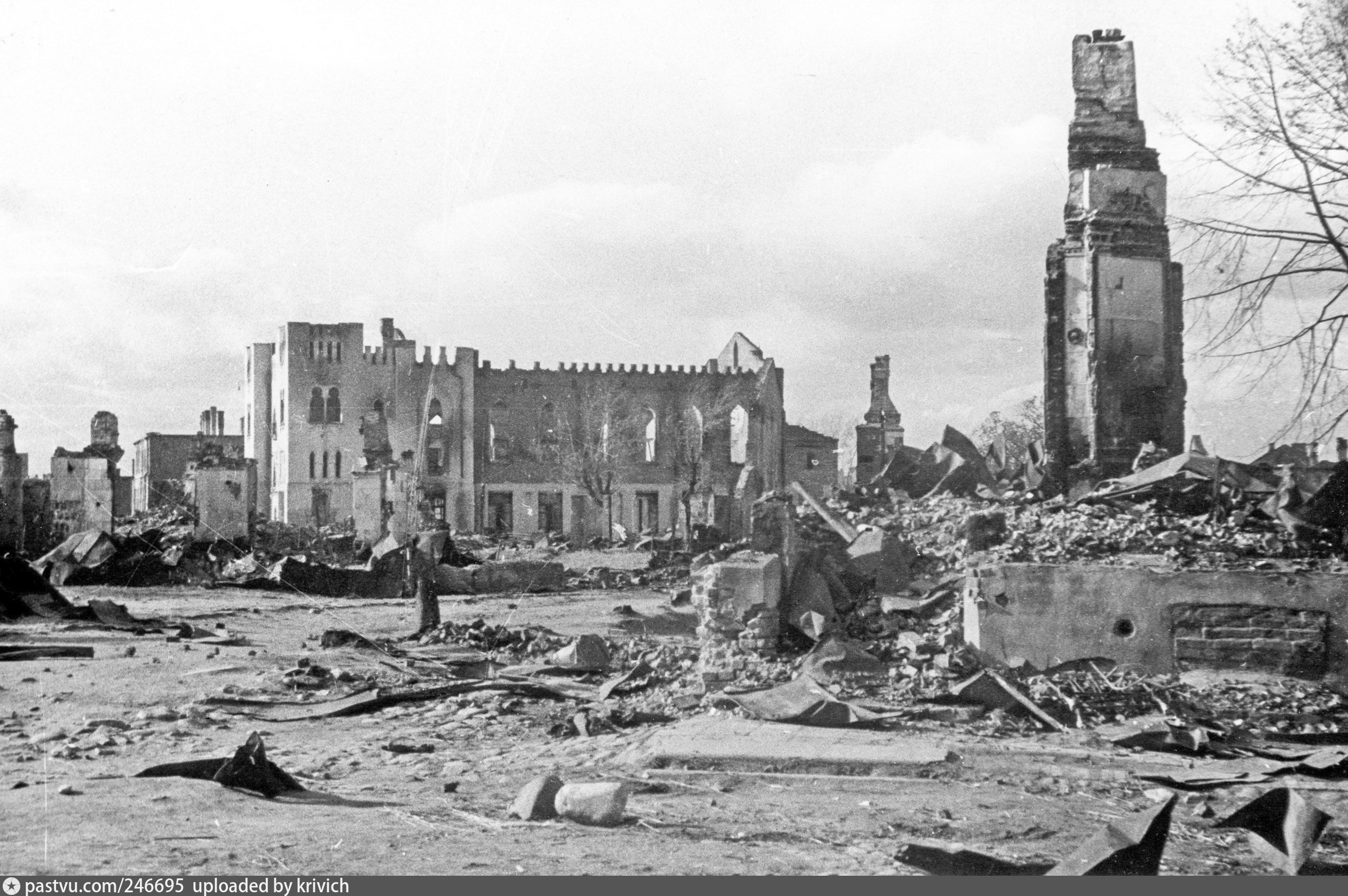 Разрушенная столица. Разрушенный Смоленск 1941. Смоленск после освобождения 1943. Разрушенный Смоленск 1943. Смоленск 1943 Крепостная стена.