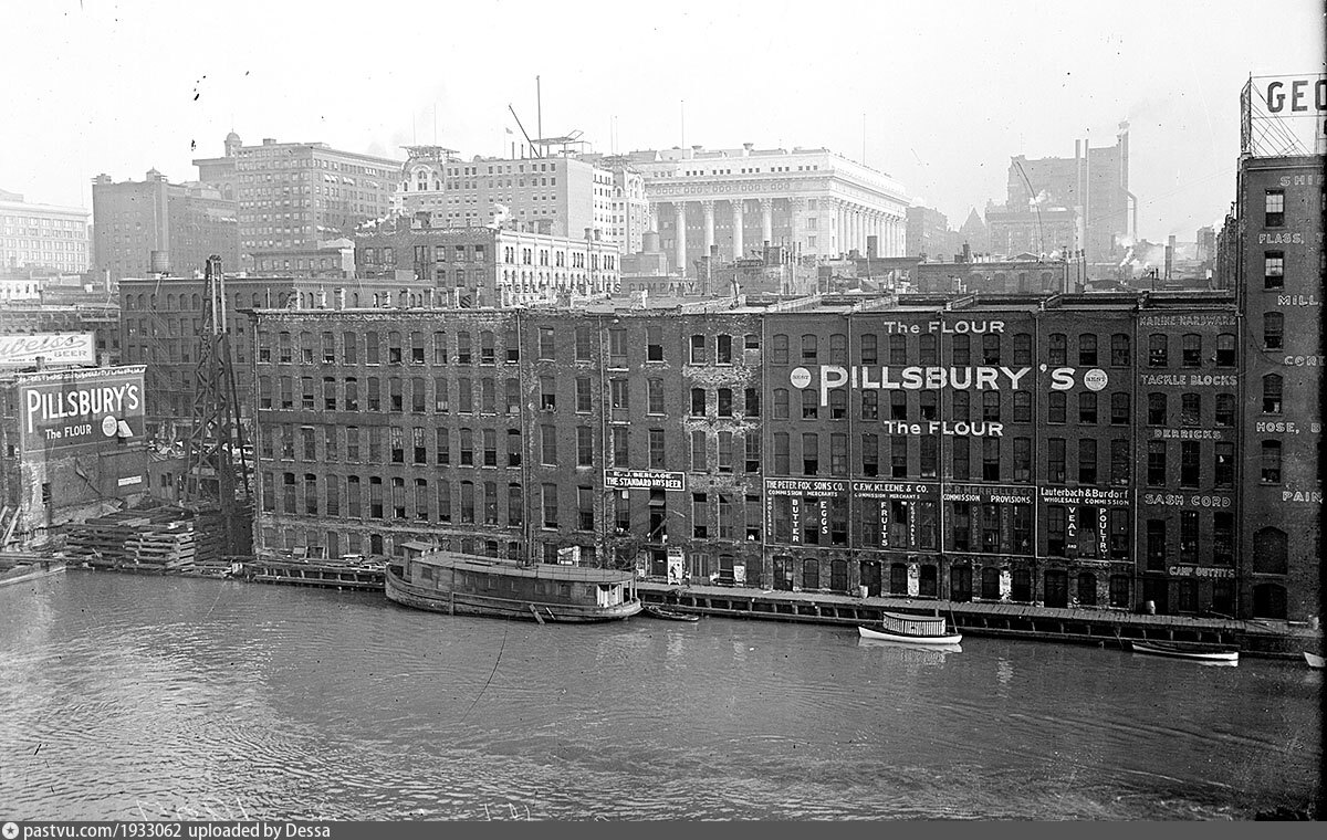 View of the south bank of the Chicago River in the area South Water Streеt